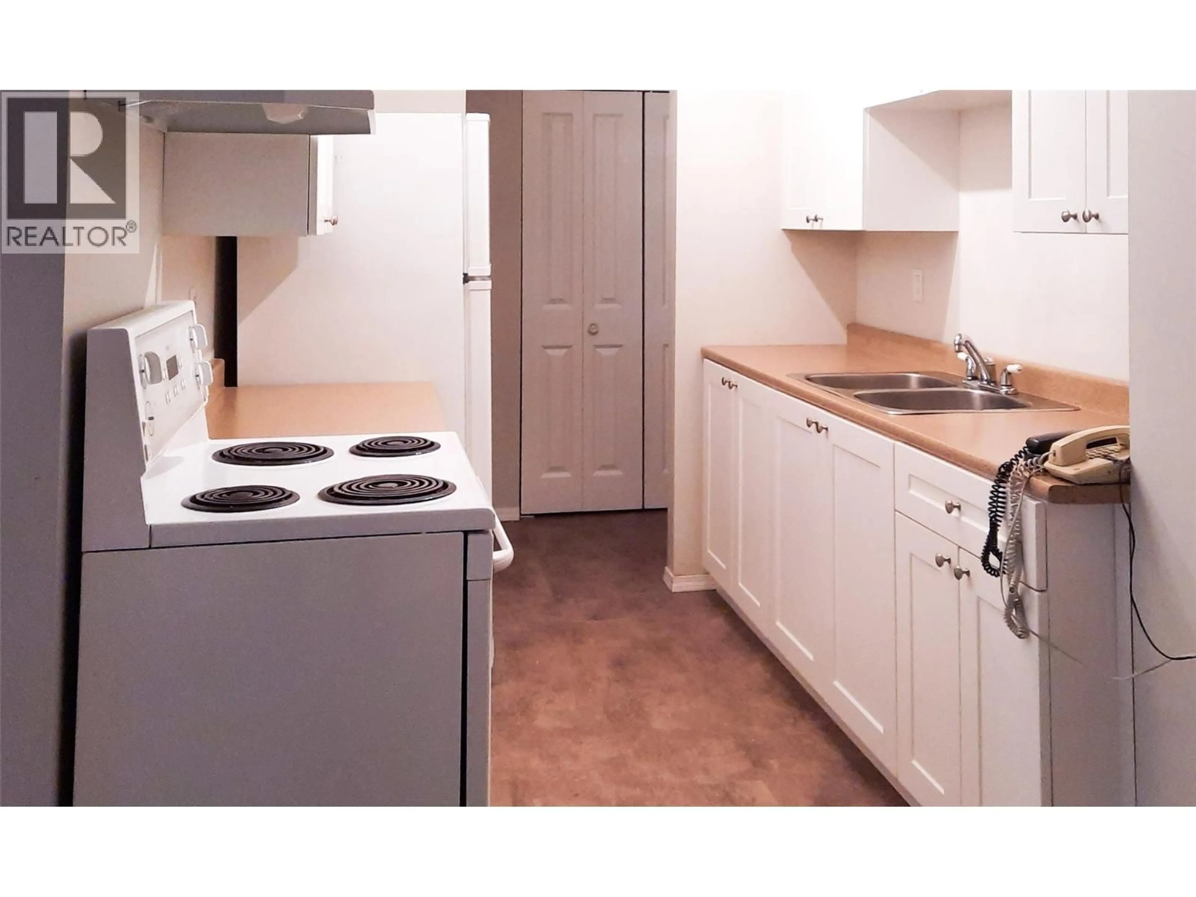 Standard kitchen, unknown for 102 - 751 GRANDVIEW TERRACE, Kamloops British Columbia V2C6C9
