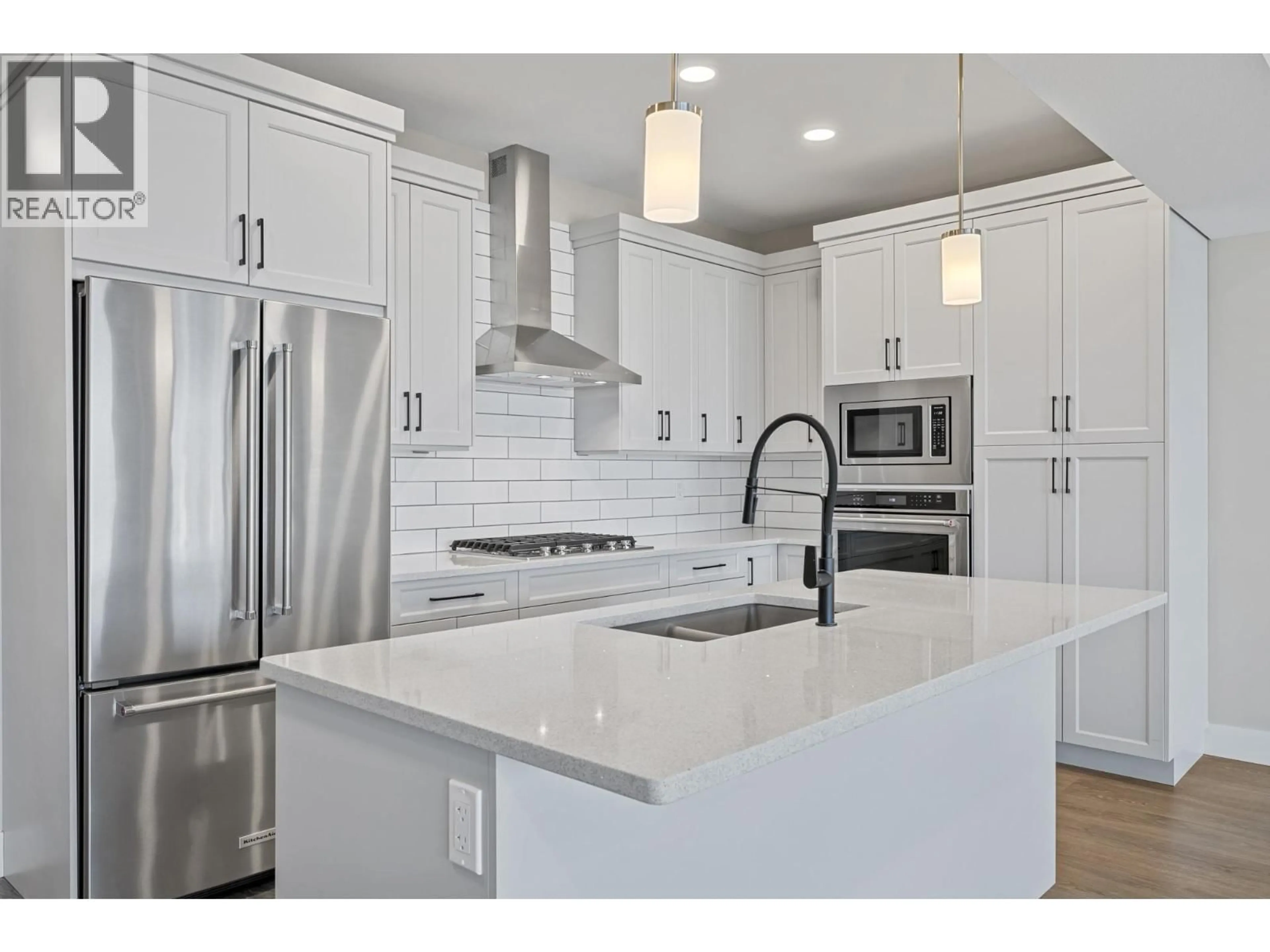 Open concept kitchen, ceramic/tile floor for 4 - 269 DIAMOND WAY, Vernon British Columbia V1H0A2