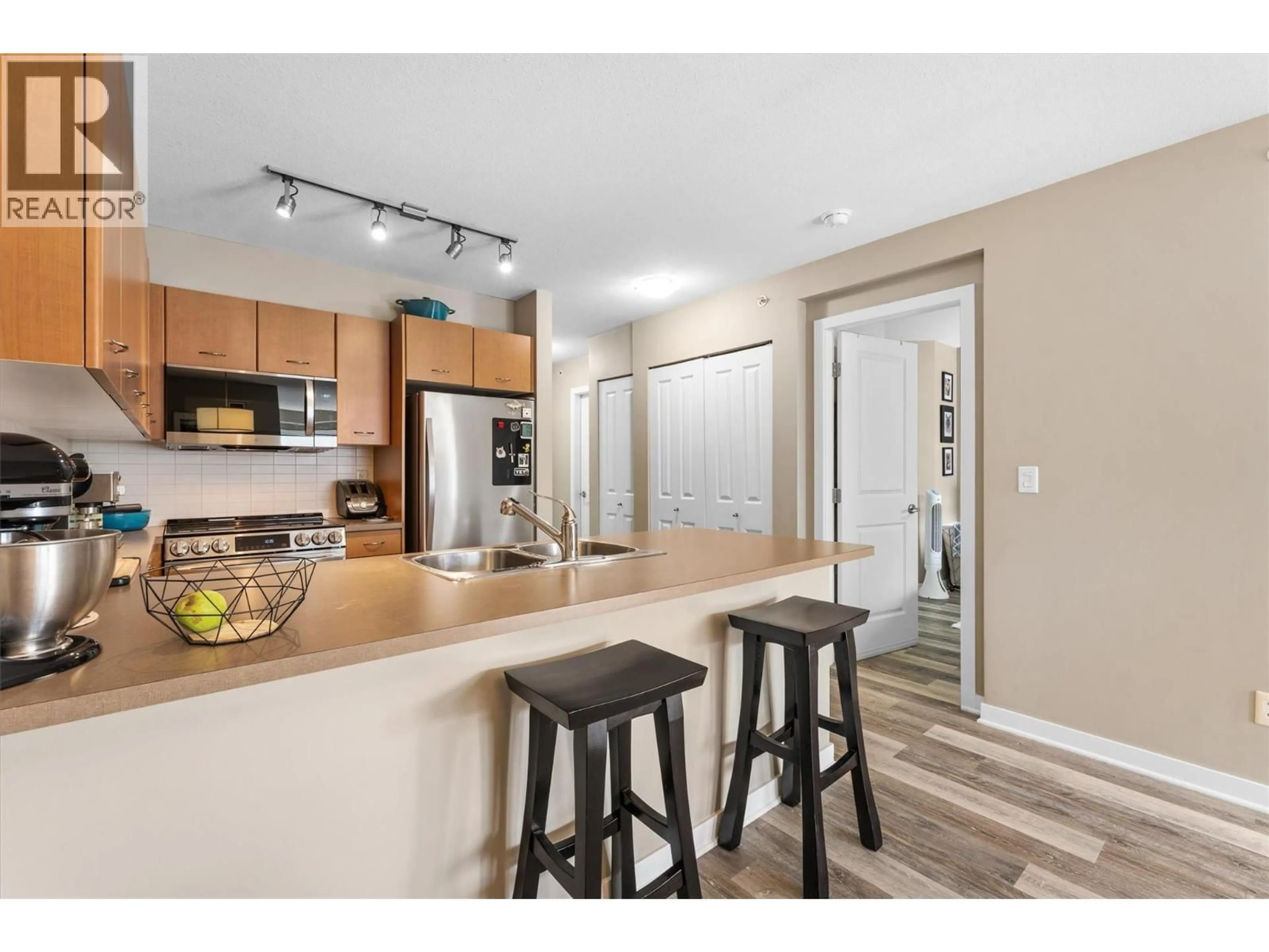 Open concept kitchen, unknown for 406 - 539 YATES ROAD, Kelowna British Columbia V1V2T8