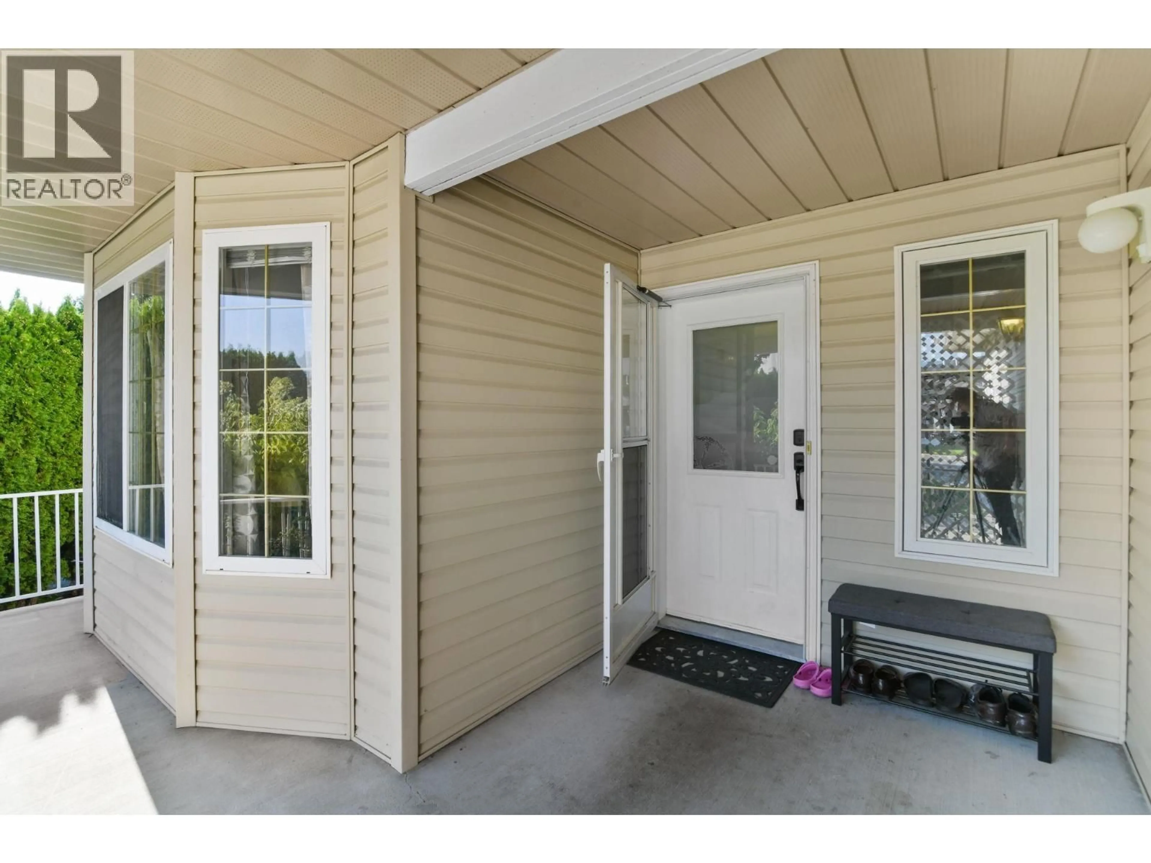 Indoor entryway for 59 - 6100 OLD VERNON ROAD, Kelowna British Columbia V1X7T8