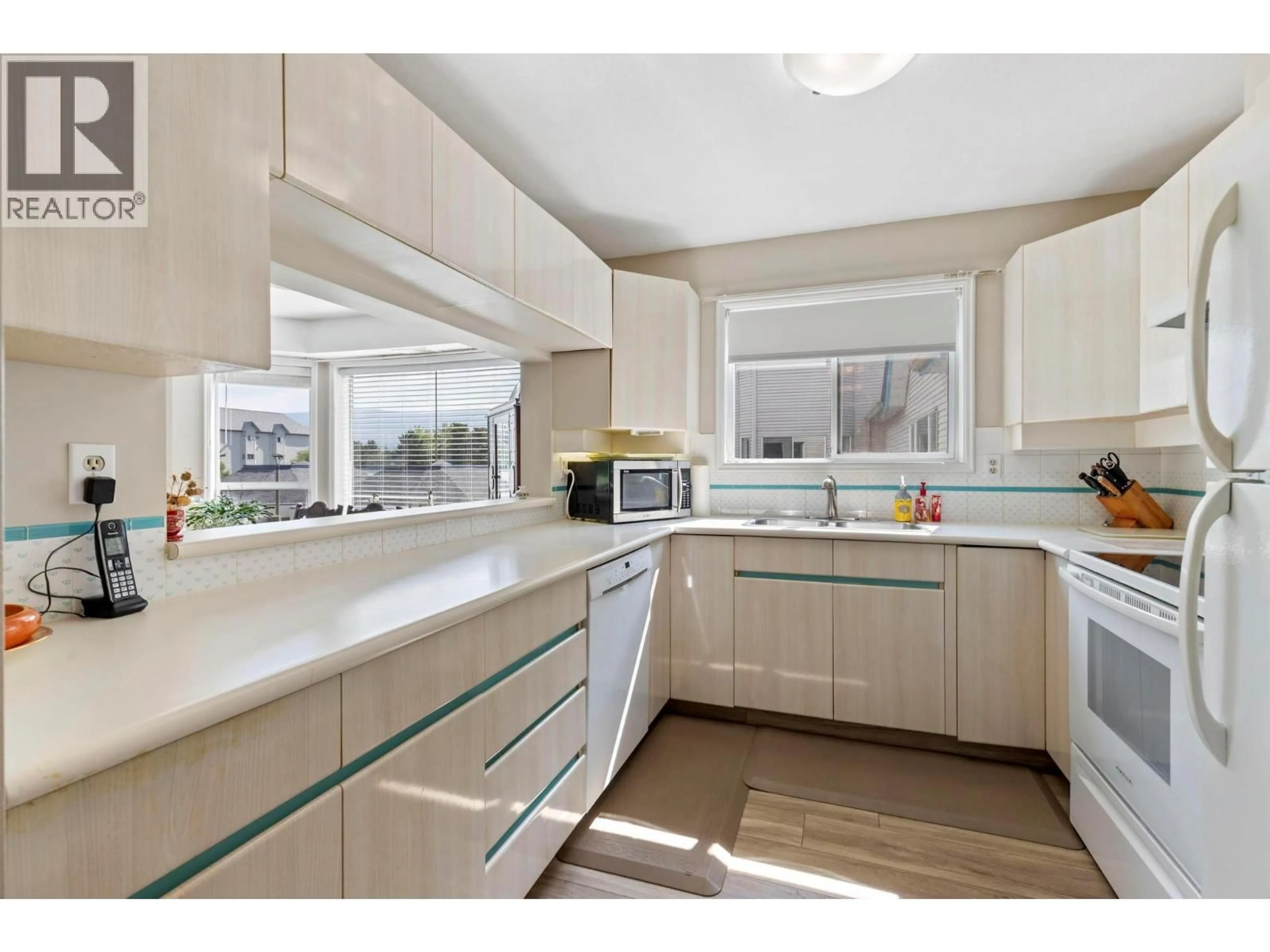 Standard kitchen, wood/laminate floor for 204 - 3157 CASORSO ROAD, Kelowna British Columbia V1W3J4