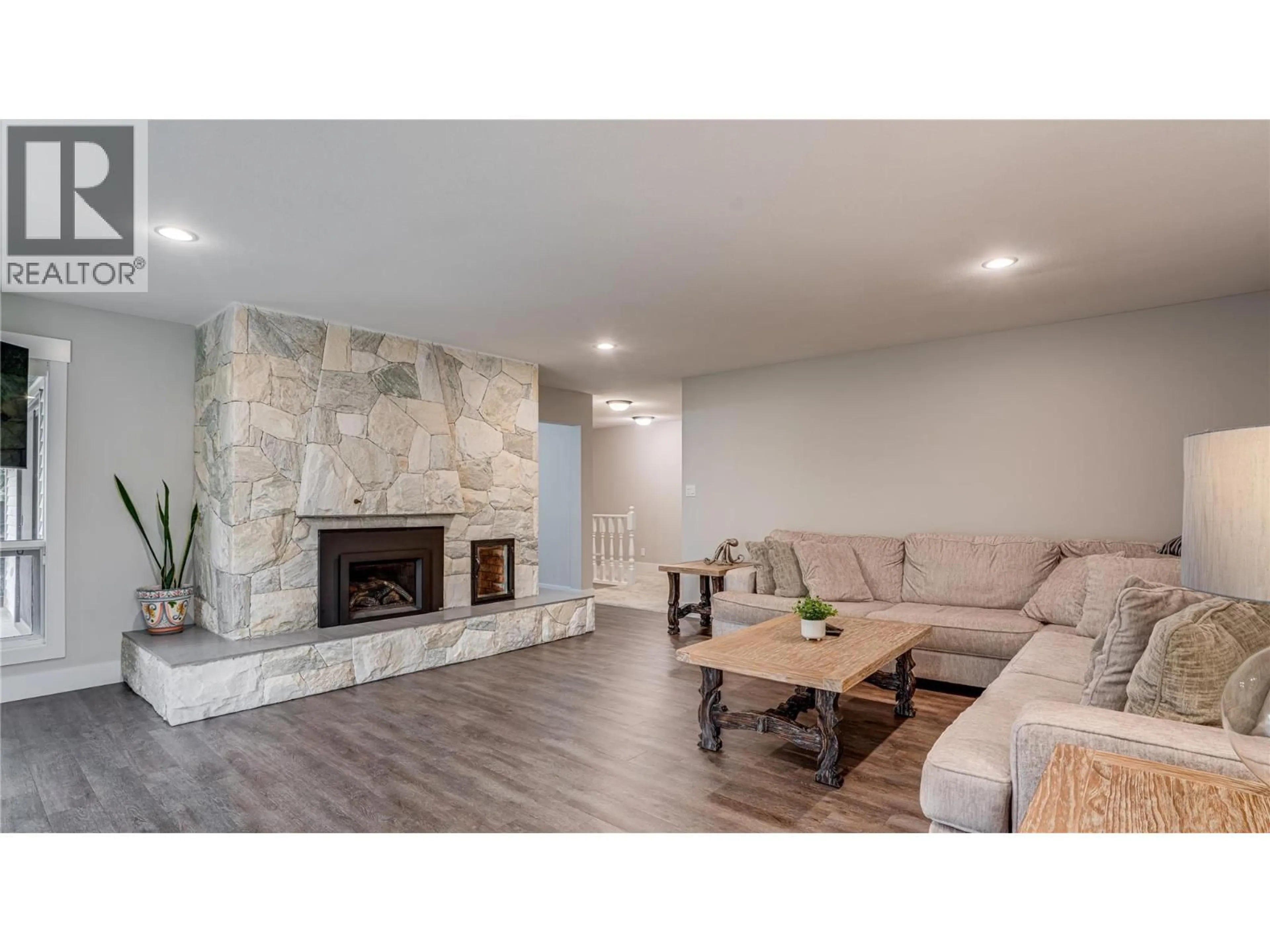 Living room with furniture, unknown for 449 CRESTVIEW DRIVE, Coldstream British Columbia V1B2X6