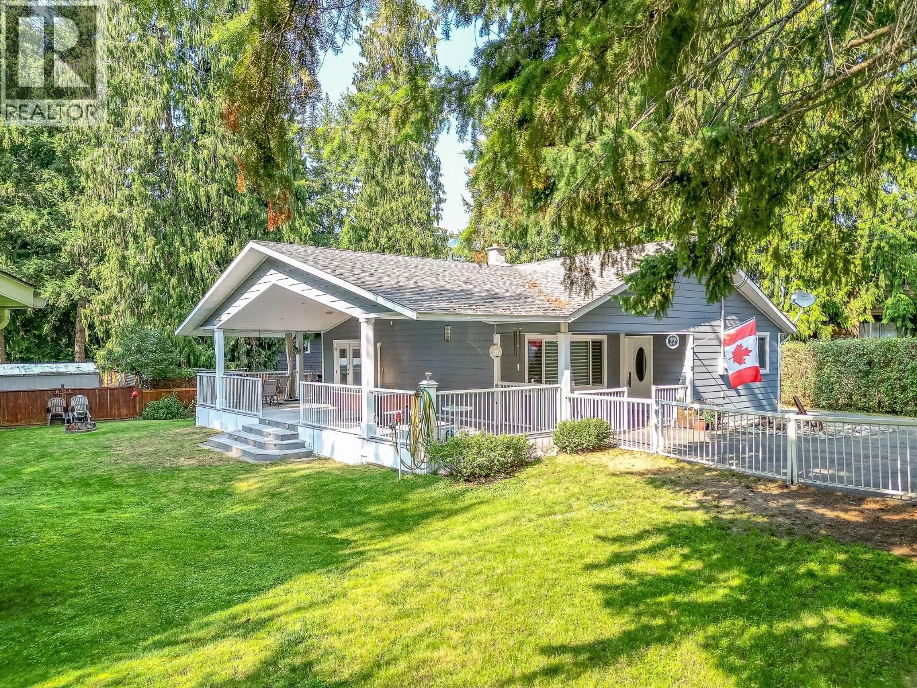 Home with vinyl exterior material, unknown for 22 WOLFE ROAD, Sicamous British Columbia V0E2V1