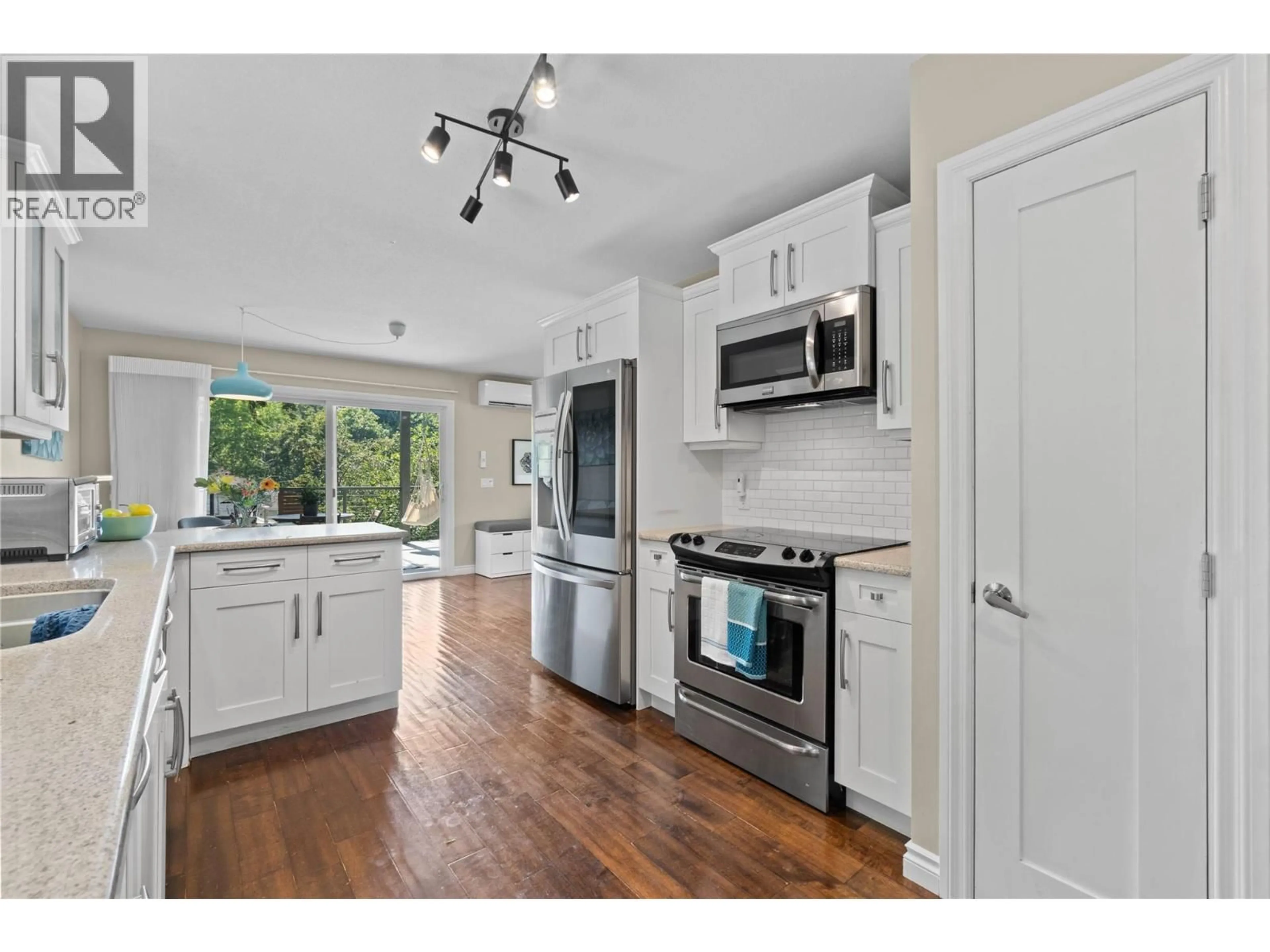 Open concept kitchen, unknown for 1780 16 STREET NORTHEAST, Salmon Arm British Columbia V1E3Z8