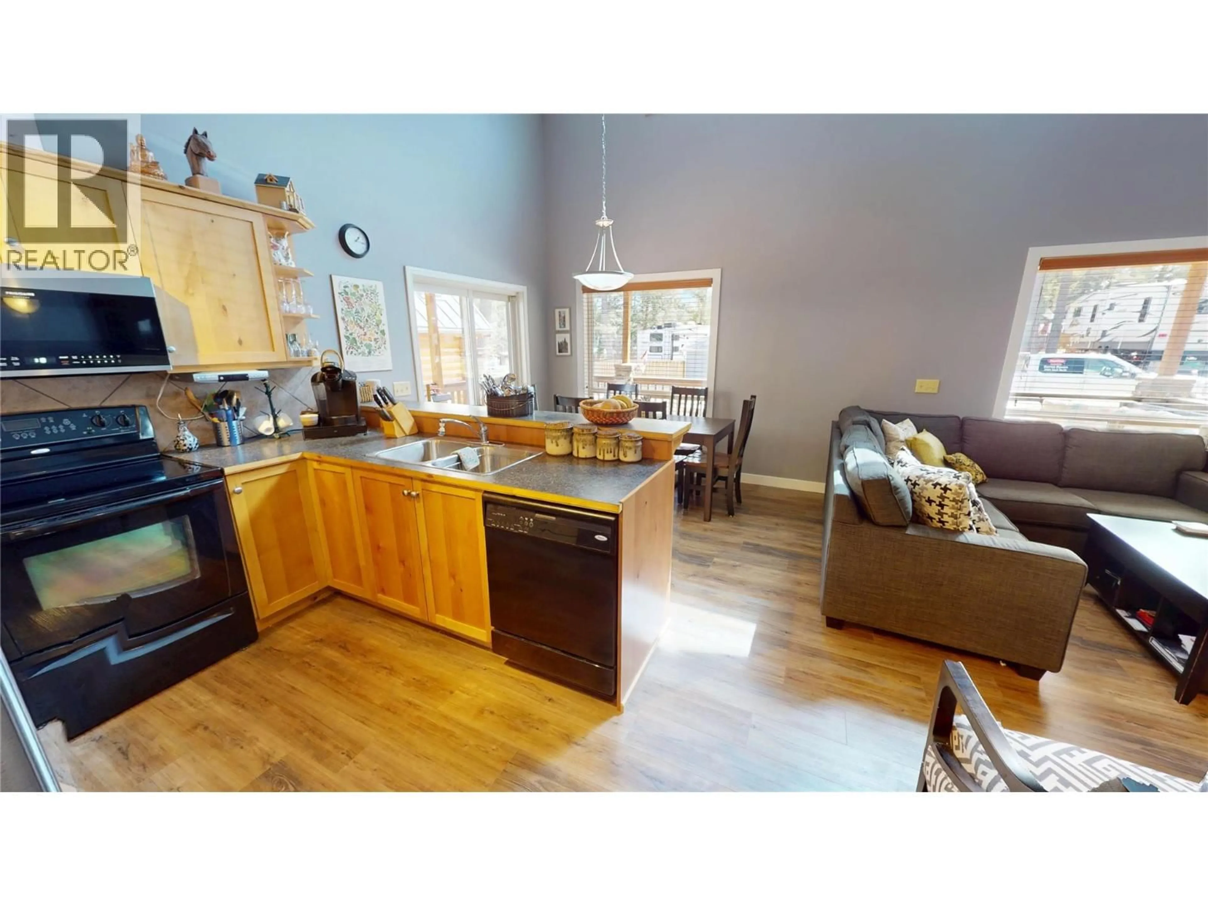 Open concept kitchen, wood/laminate floor for 8 - 4868 RIVERVIEW DRIVE, Edgewater British Columbia V0A1E0