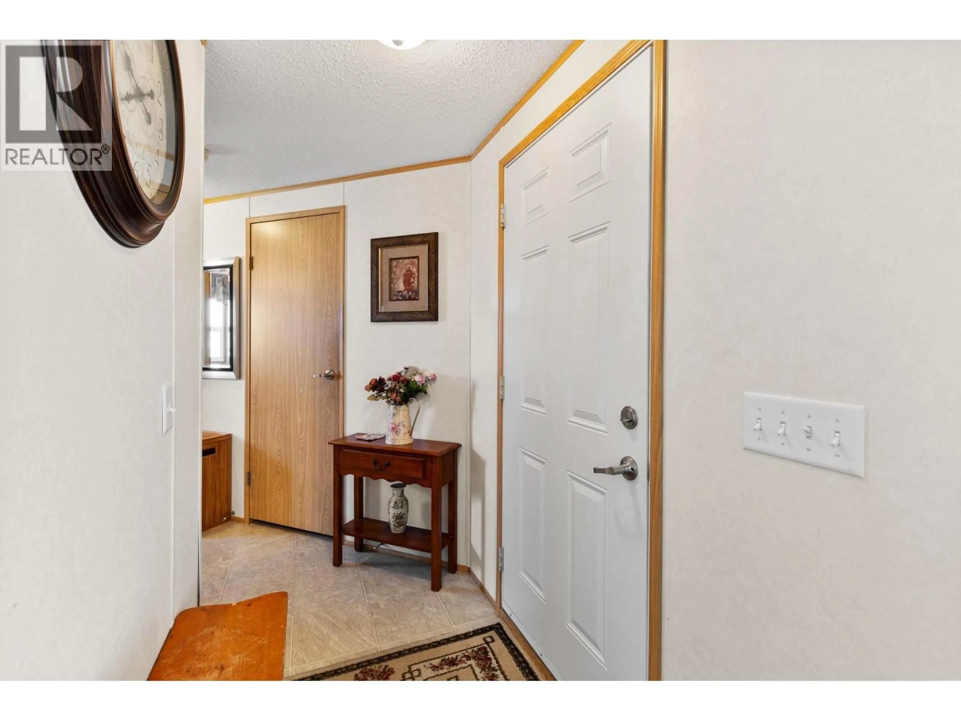 Indoor entryway for 37 - 8945 HIGHWAY 97 OTHER NORTH, Kelowna British Columbia V4V1E8