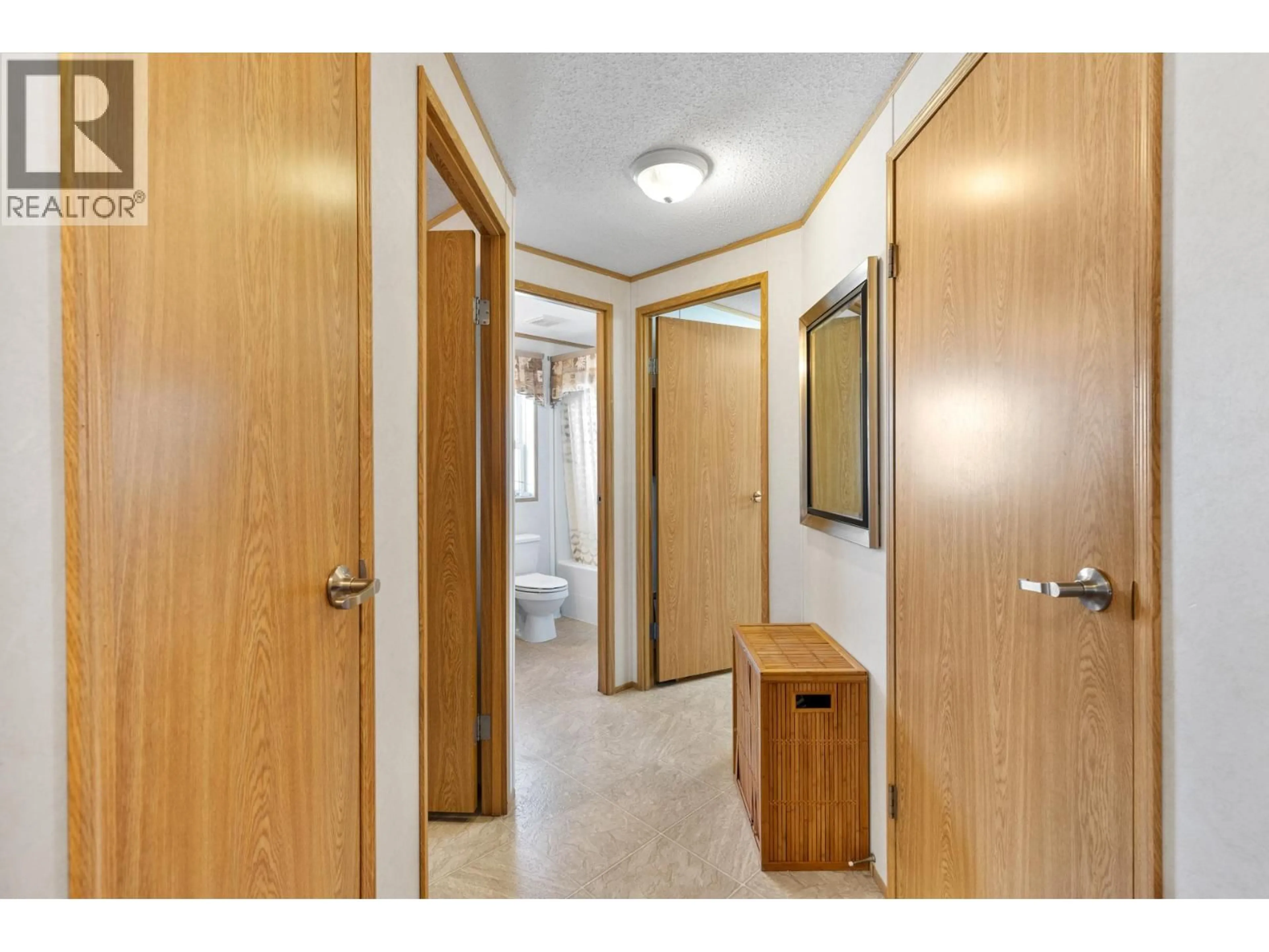 Indoor entryway for 37 - 8945 HIGHWAY 97 OTHER NORTH, Kelowna British Columbia V4V1E8