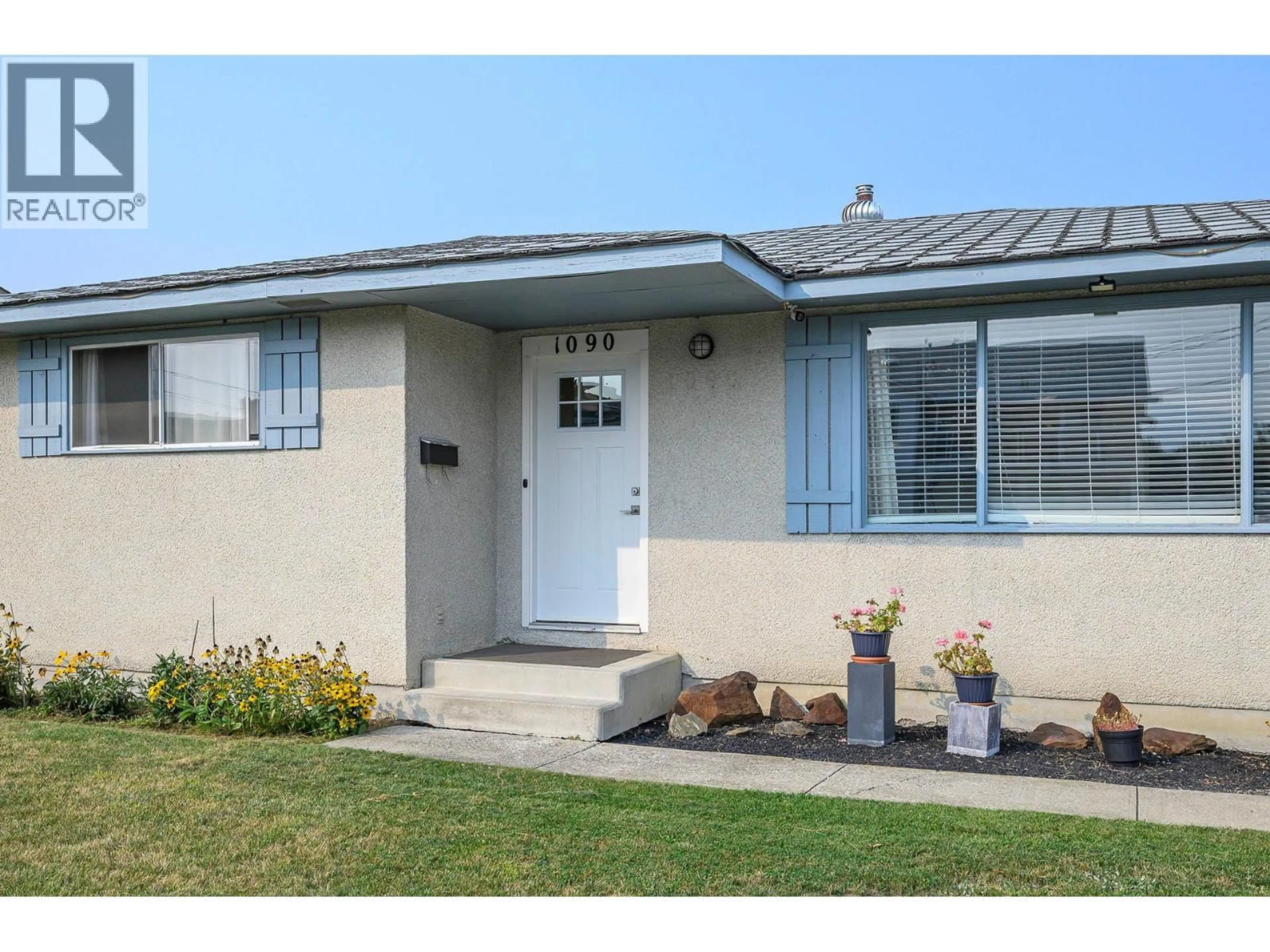 Home with vinyl exterior material, street for 1090 NICOLANI DRIVE, Kamloops British Columbia V2B5B5
