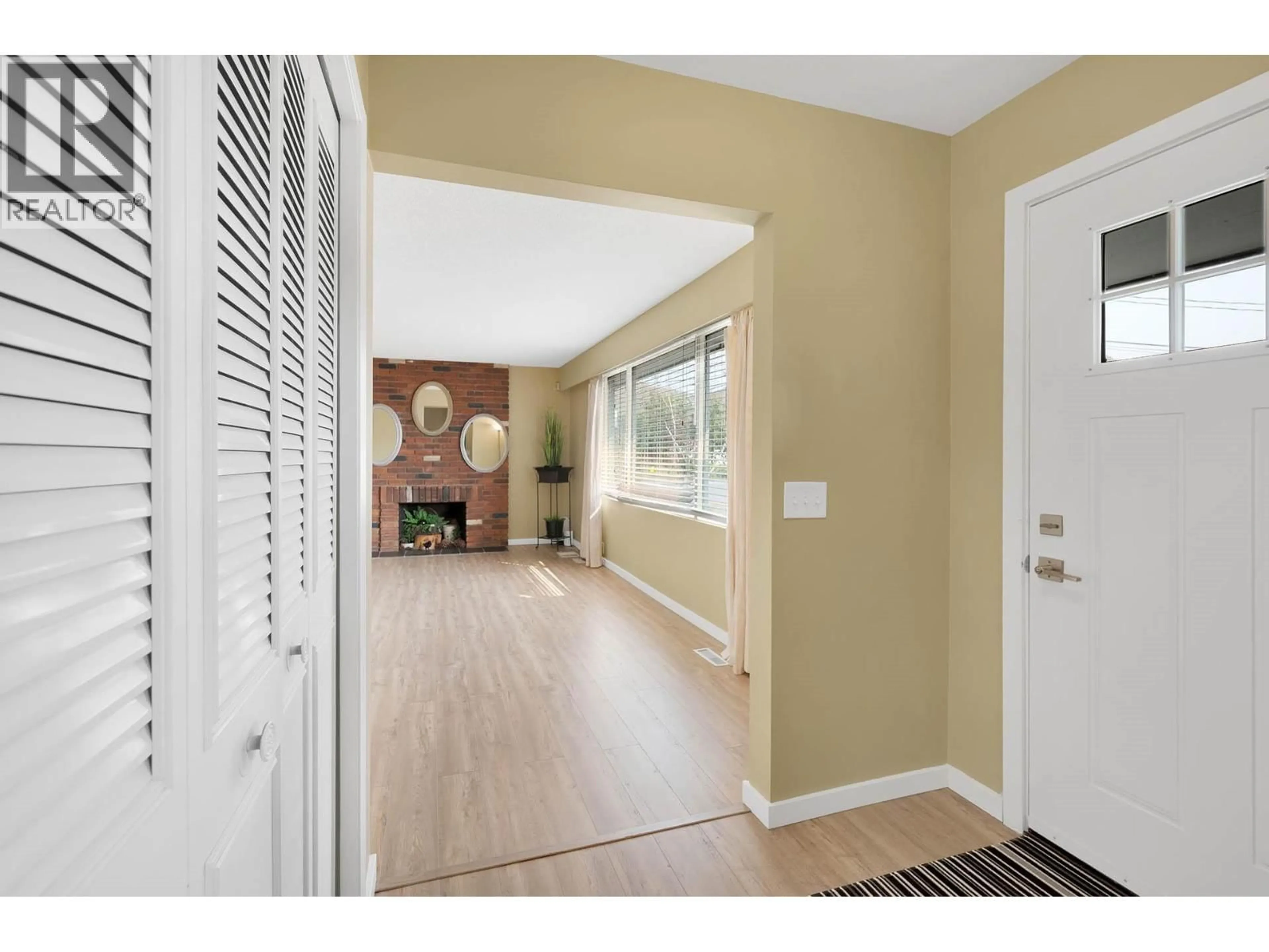 Indoor entryway for 1090 NICOLANI DRIVE, Kamloops British Columbia V2B5B5