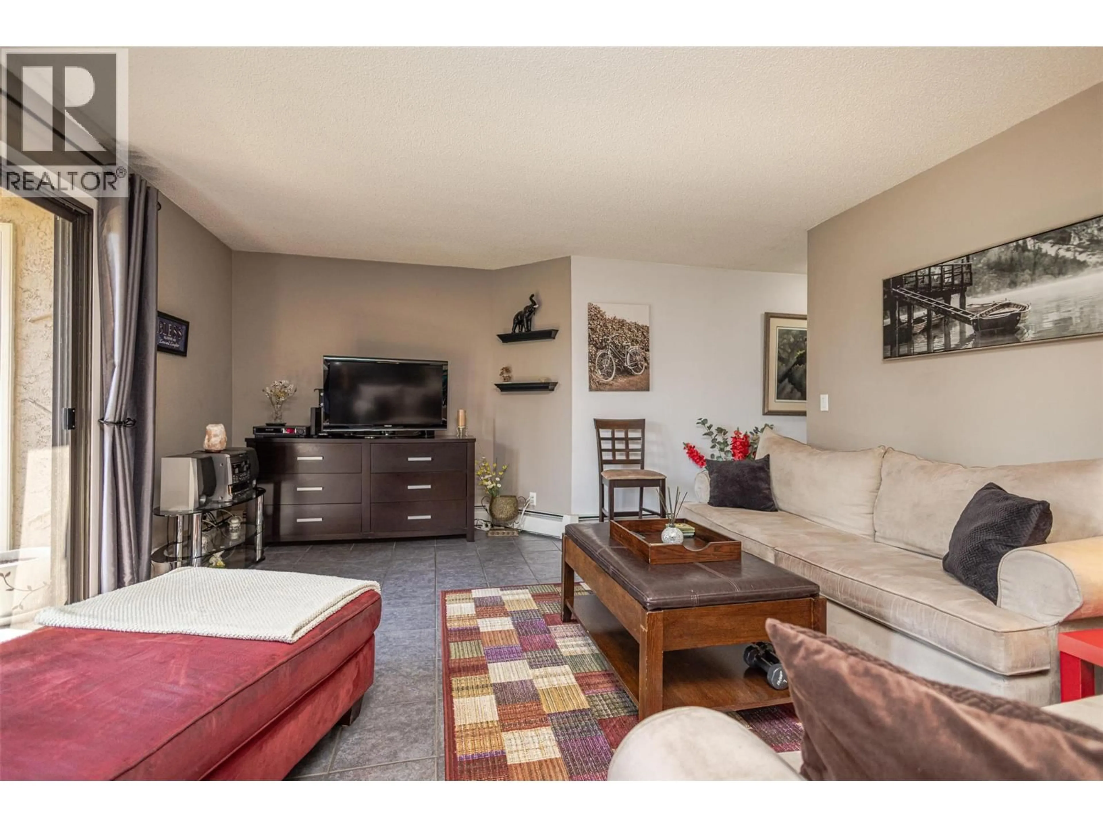 Living room with furniture, unknown for 60 - 310 YORKTON AVENUE, Penticton British Columbia V2Q6Z8