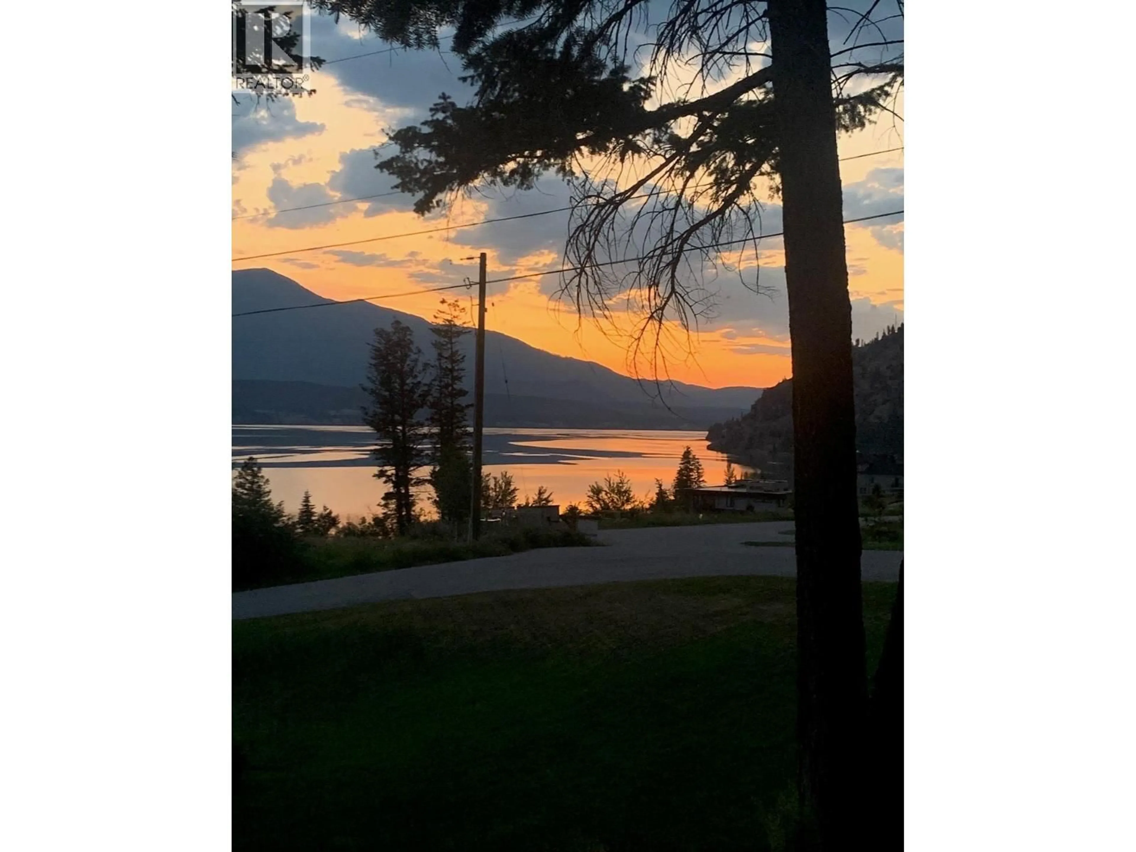 Blurry image for 8380 RICHARDSON CRESCENT, Canal Flats British Columbia V0B1B0
