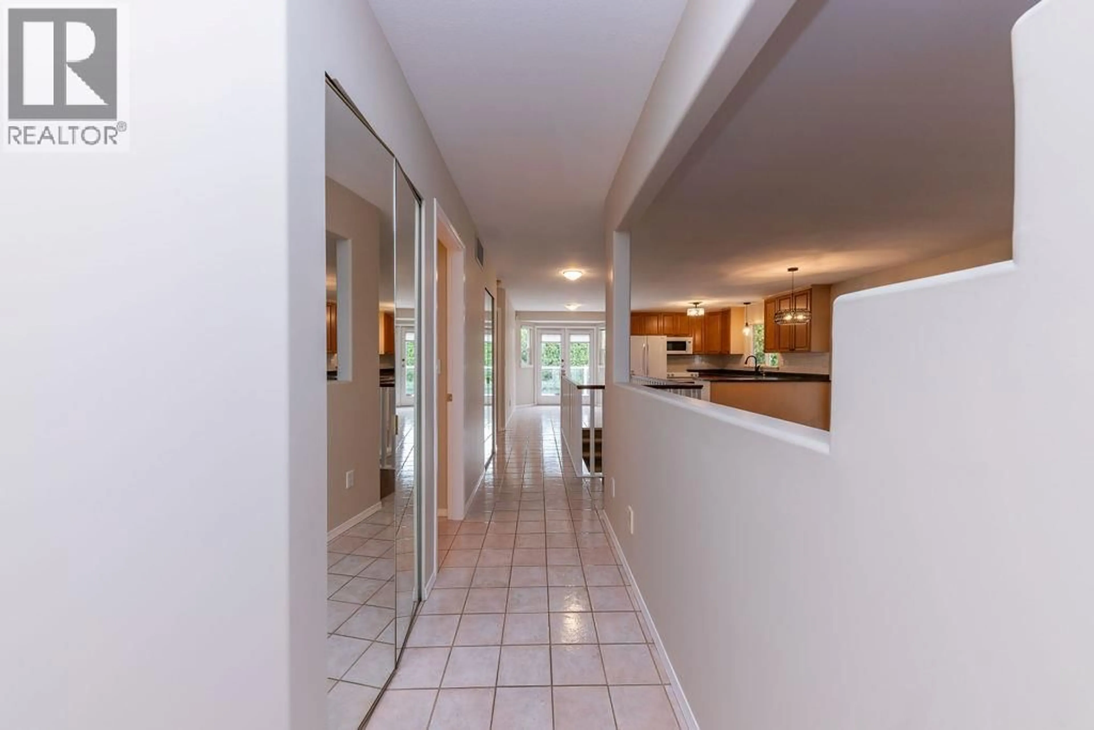 Indoor foyer for 20 - 2655 WESTSYDE ROAD, Kamloops British Columbia V2B7C7