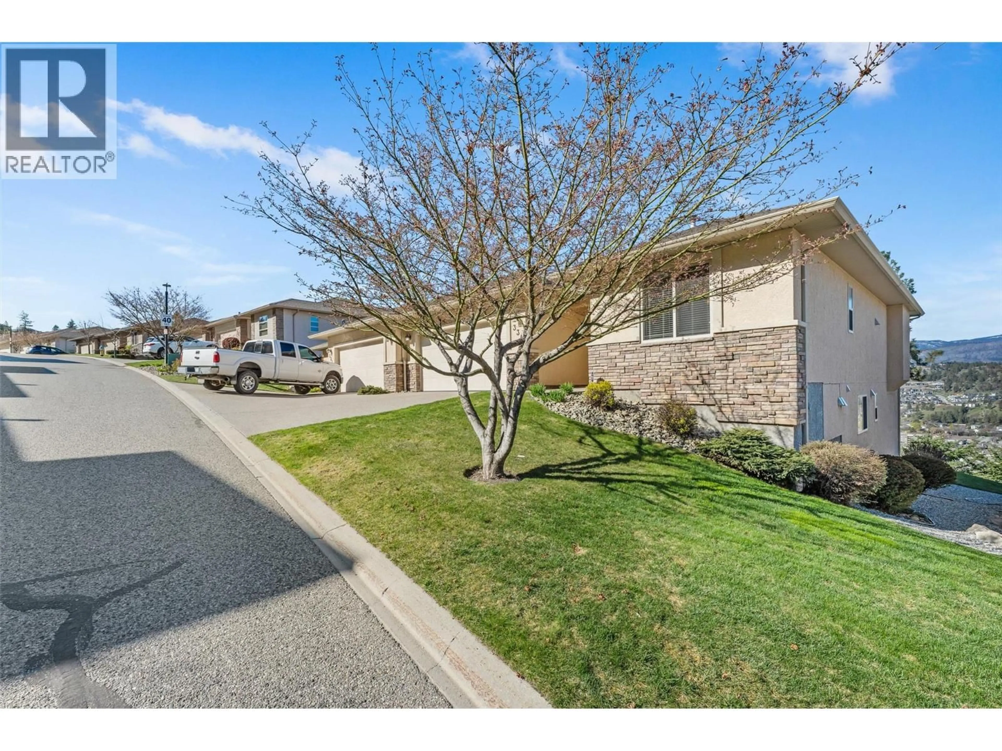 A pic from outside/outdoor area/front of a property/back of a property/a pic from drone, street for 334 - 663 DENALI COURT, Kelowna British Columbia V1V2R4