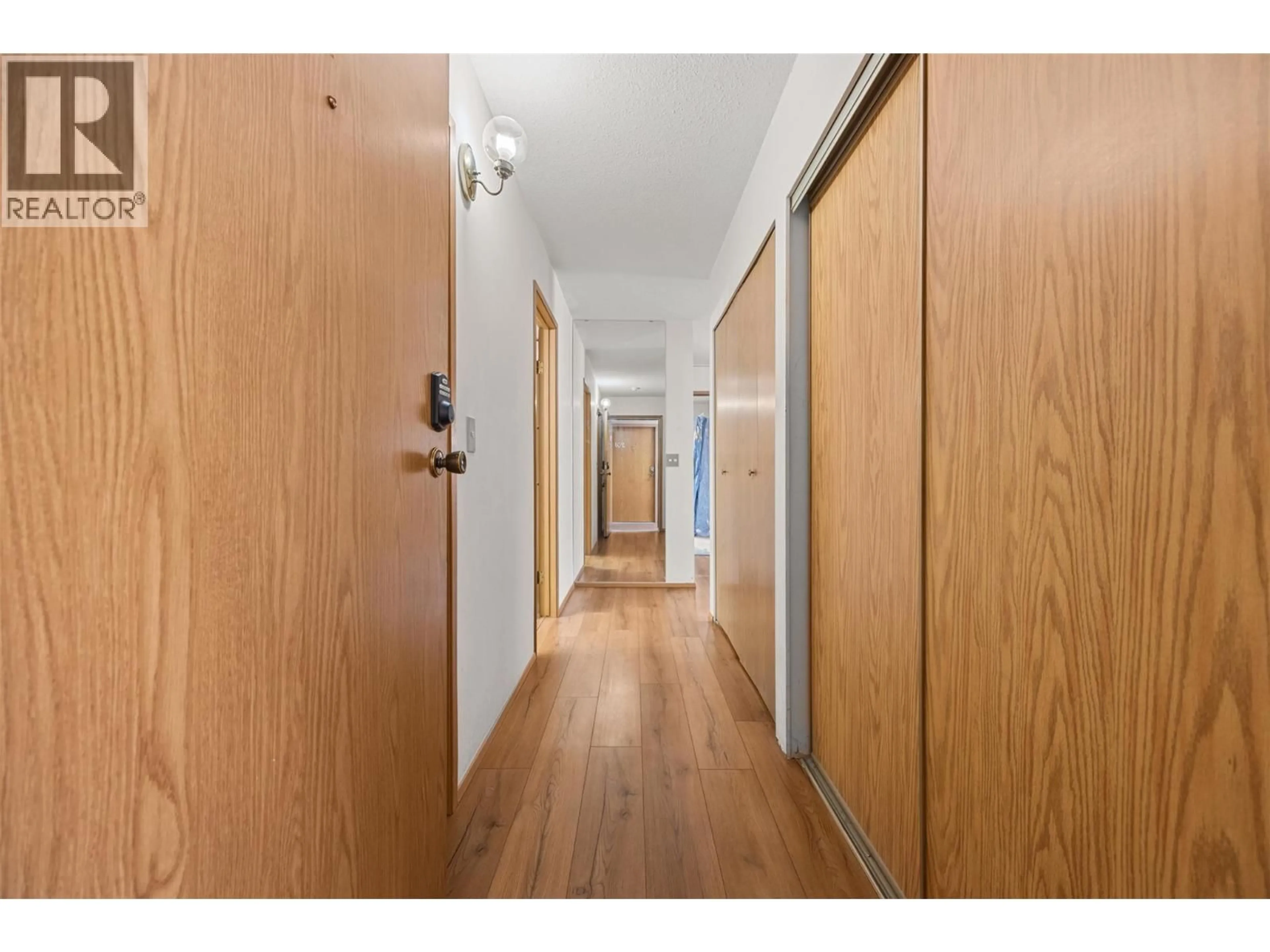 Indoor foyer for 204 - 84 VAN HORNE STREET, Penticton British Columbia V2A4J8