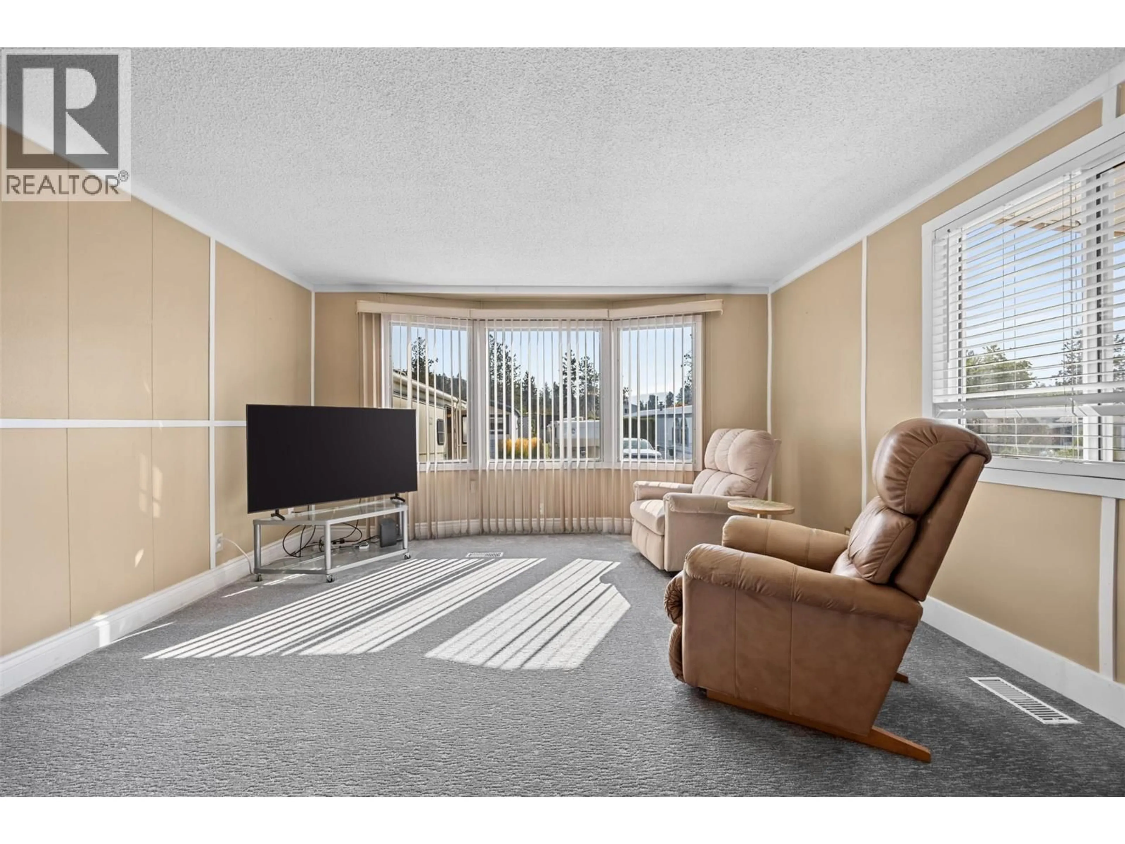 Living room with furniture, unknown for 250 - 2001 HIGHWAY 97 SOUTH HIGHWAY, West Kelowna British Columbia V1Z3E3
