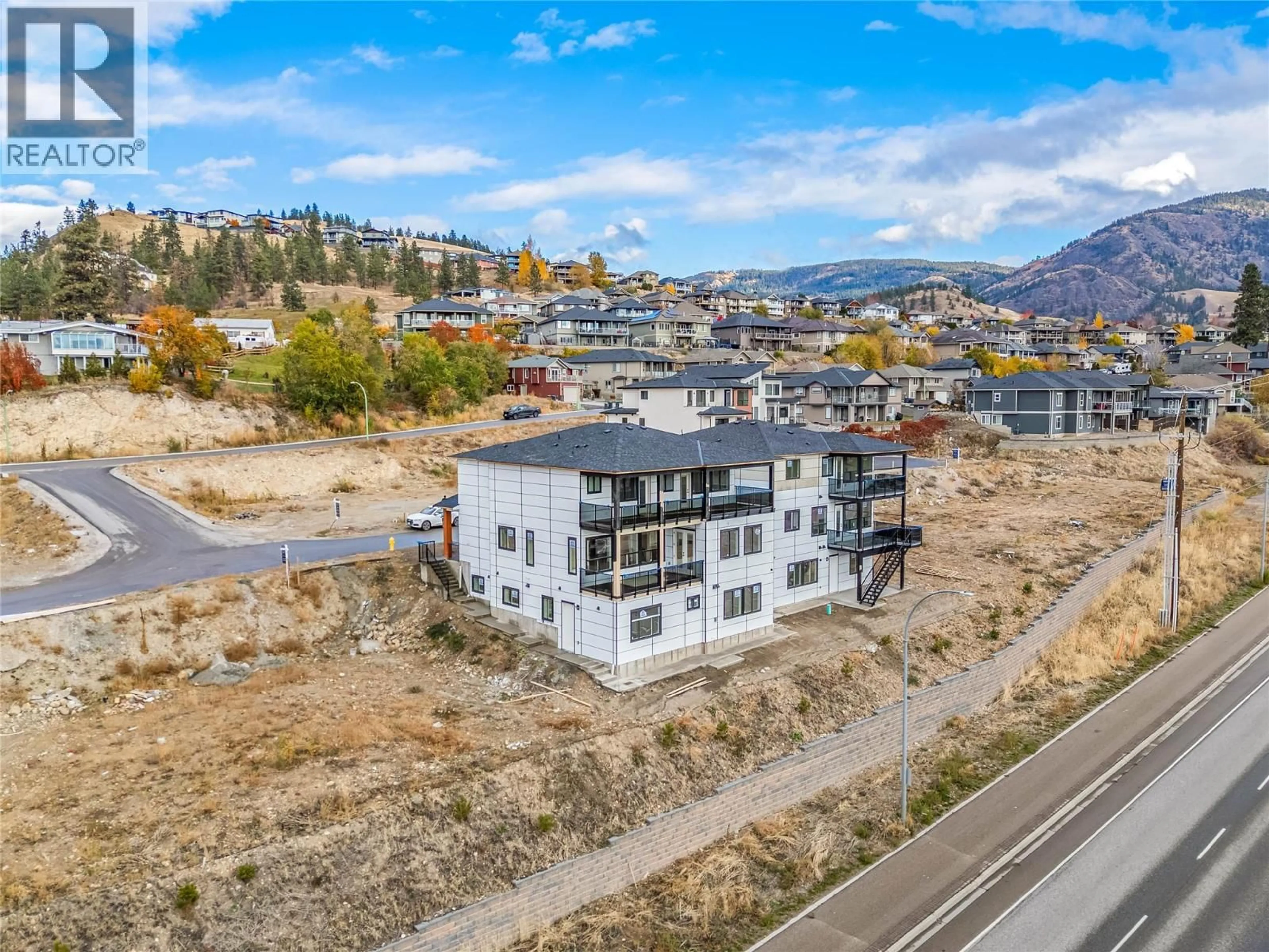 A pic from outside/outdoor area/front of a property/back of a property/a pic from drone, mountain view for 1148 HUME AVENUE, Kelowna British Columbia V1P0A9