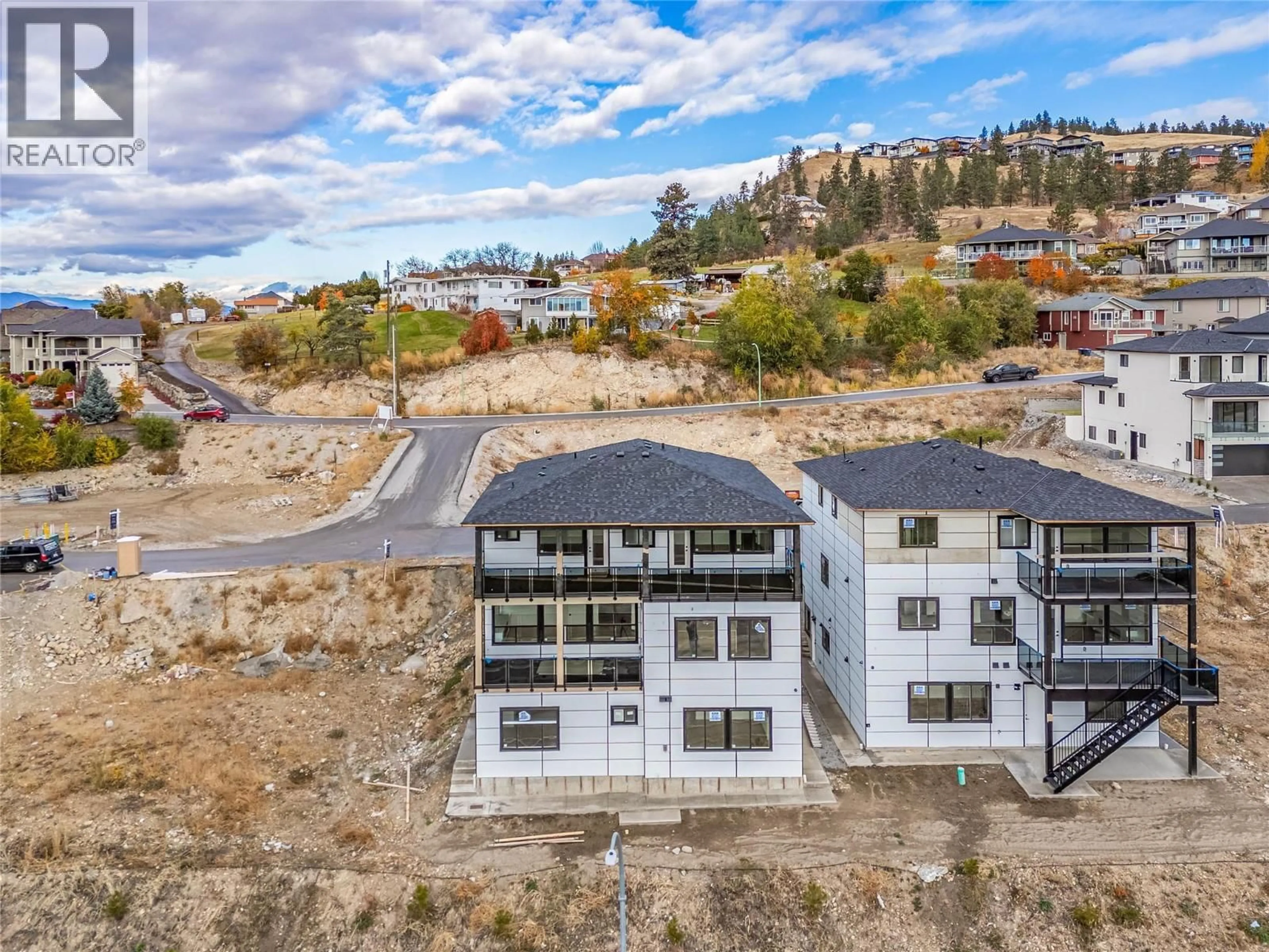 A pic from outside/outdoor area/front of a property/back of a property/a pic from drone, mountain view for 1148 HUME AVENUE, Kelowna British Columbia V1P0A9