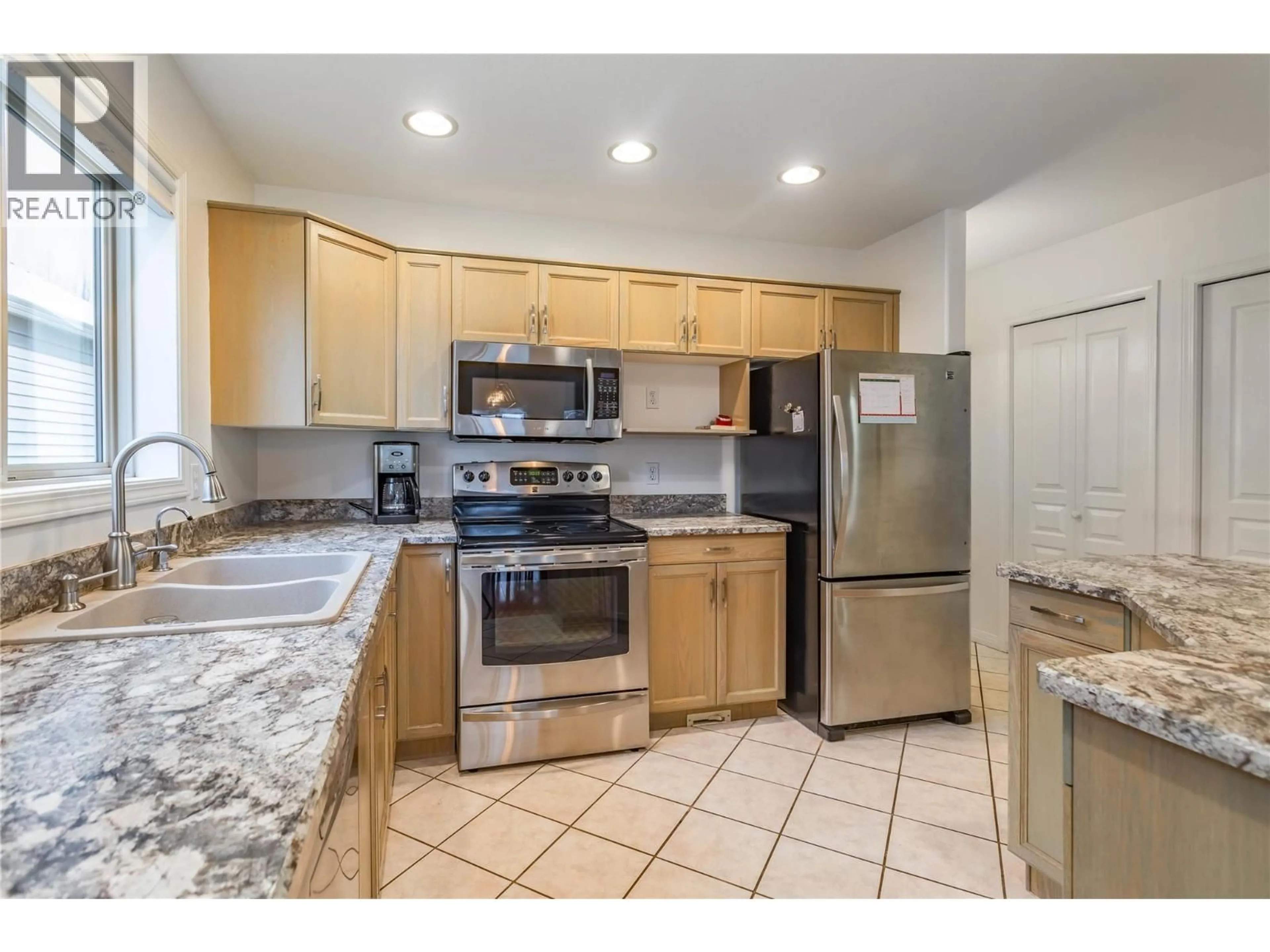 Standard kitchen, ceramic/tile floor for 162 - 550 YATES ROAD, Kelowna British Columbia V1V1Z4