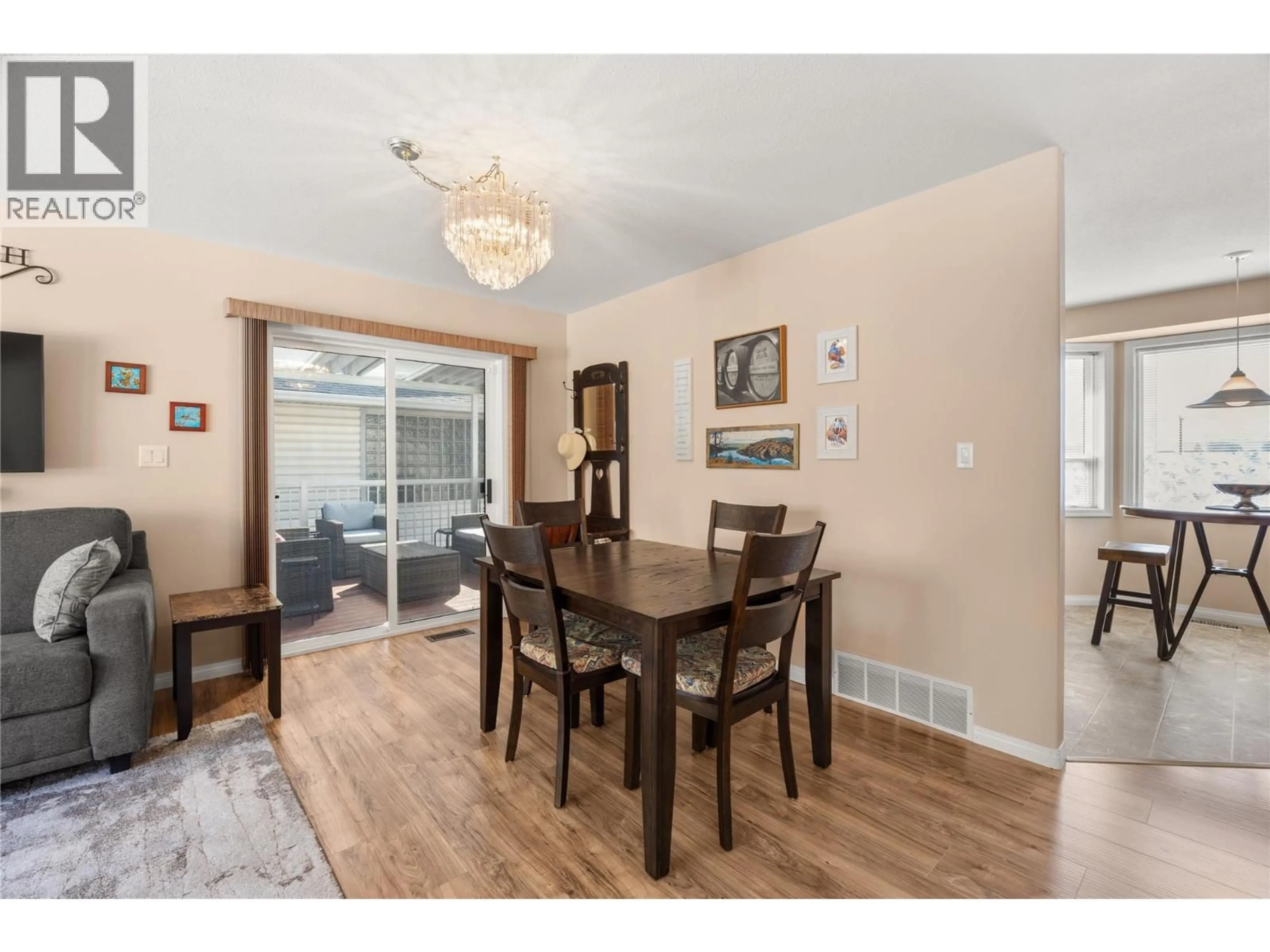 Dining room, wood/laminate floor for 40 - 3096 SOUTH MAIN STREET, Penticton British Columbia V2A8L9