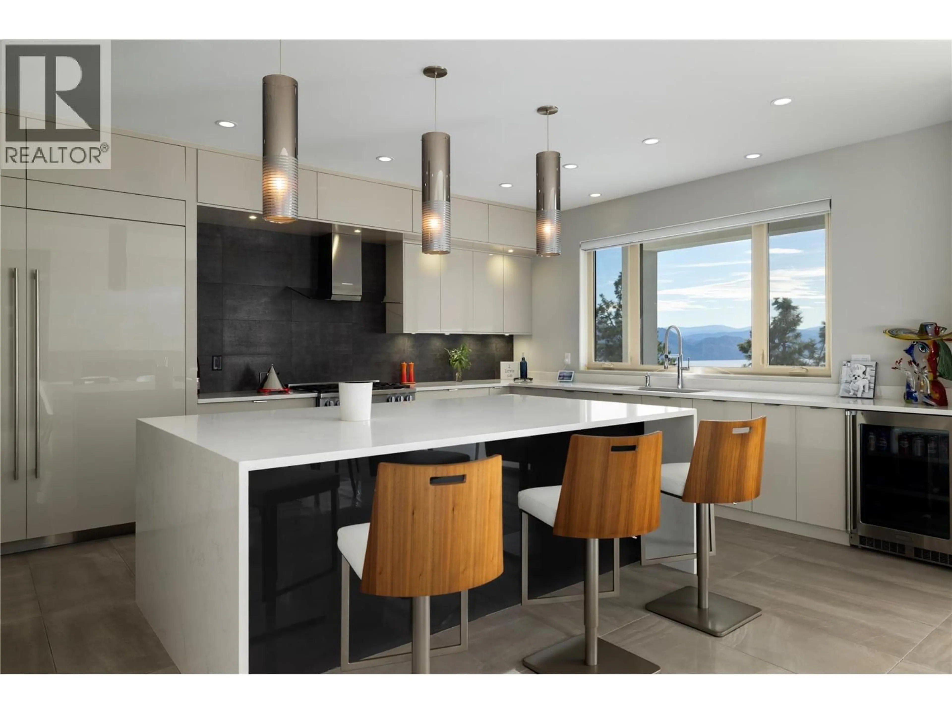 Contemporary kitchen, unknown for 3301 VINEYARD VIEW DRIVE, West Kelowna British Columbia V4T3M3