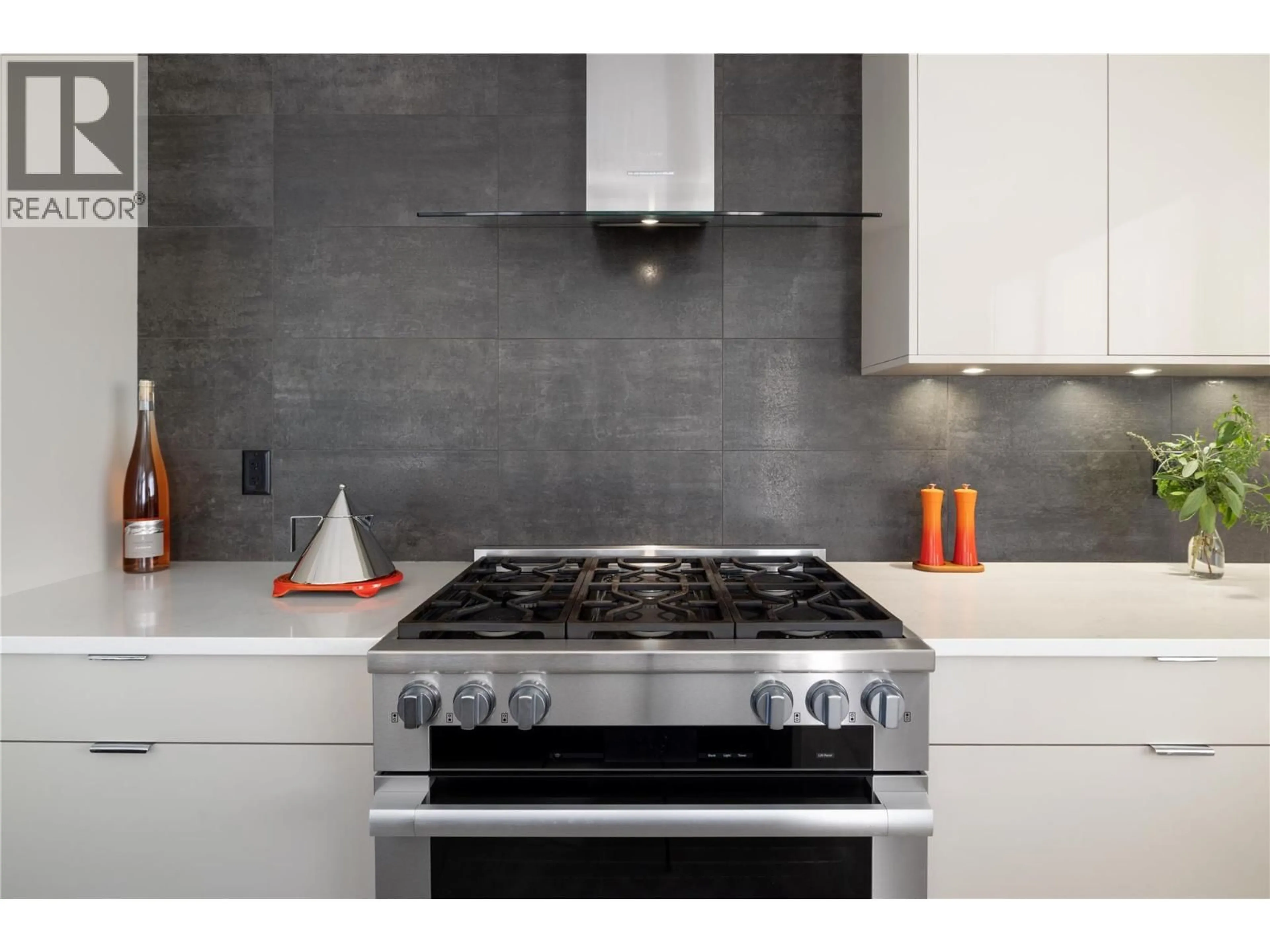 Contemporary kitchen, ceramic/tile floor for 3301 VINEYARD VIEW DRIVE, West Kelowna British Columbia V4T3M3