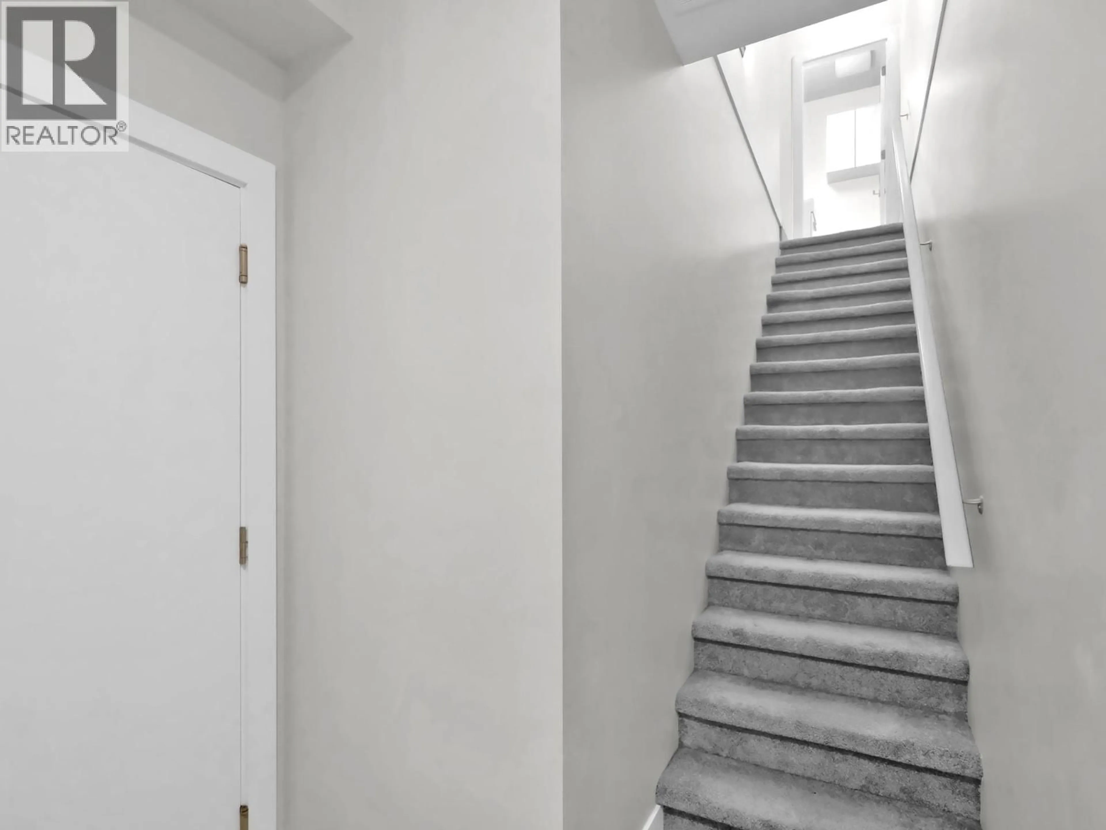 Stairs for 22 - 255 TAYLOR ROAD, Kelowna British Columbia V1X4G1