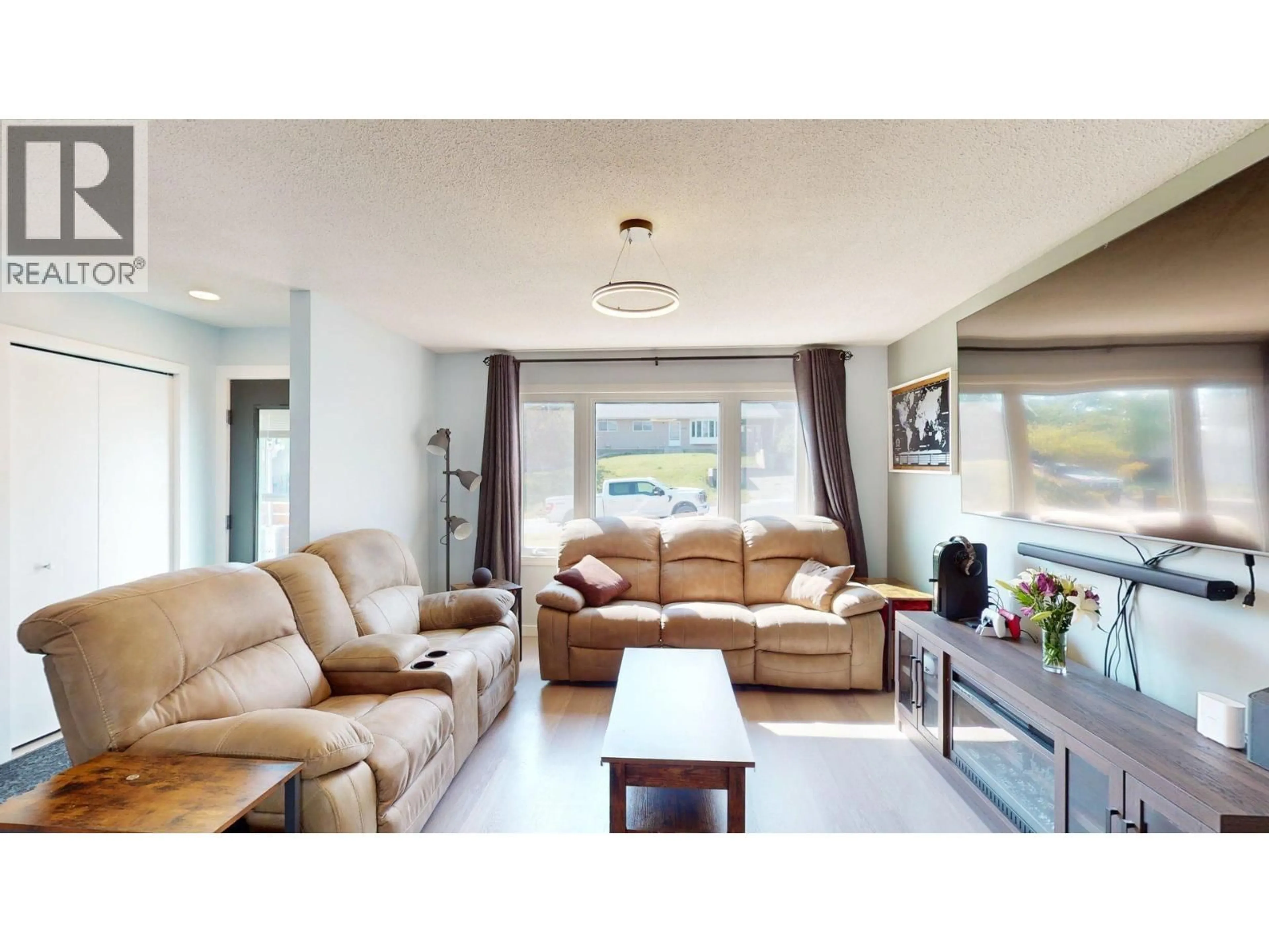 Living room with furniture, unknown for 2201 ALMOND STREET, Elkford British Columbia V0B1H0