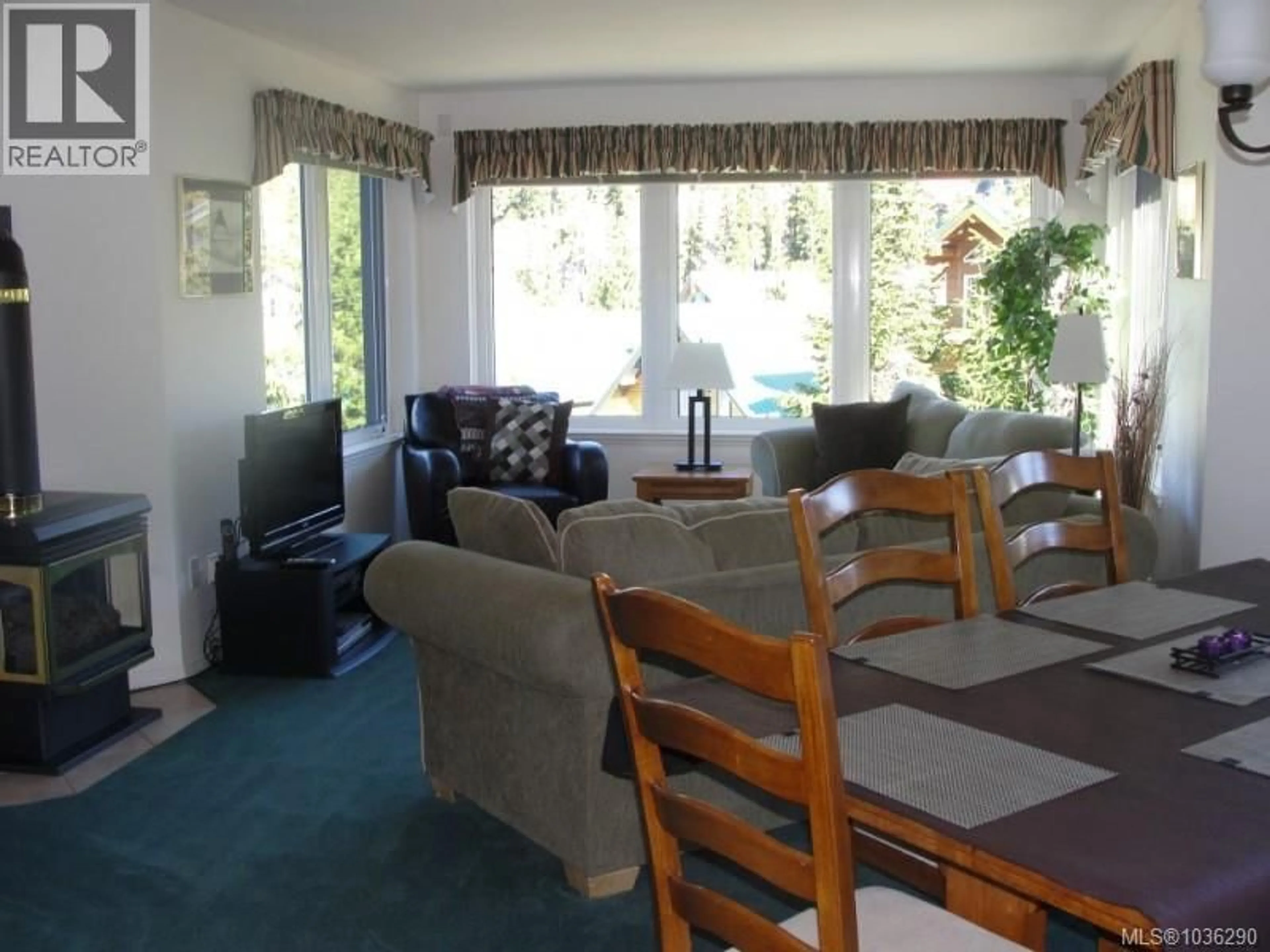 Living room with furniture, unknown for 217 - 1320 HENRY ROAD, Courtenay British Columbia V9J1L0