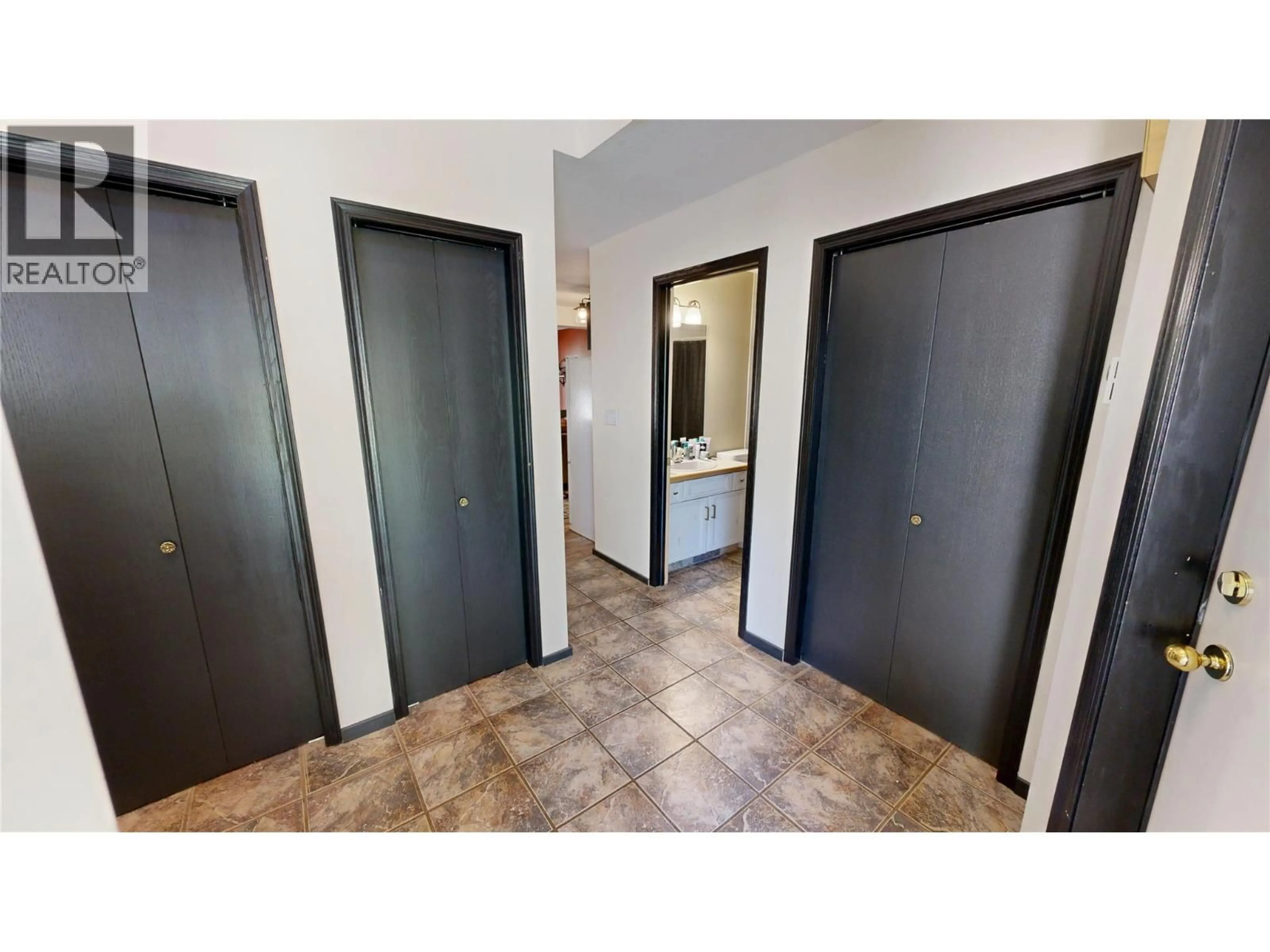 Indoor entryway for 2 - 4850 MCKAY STREET, Radium Hot Springs British Columbia V0A1M0