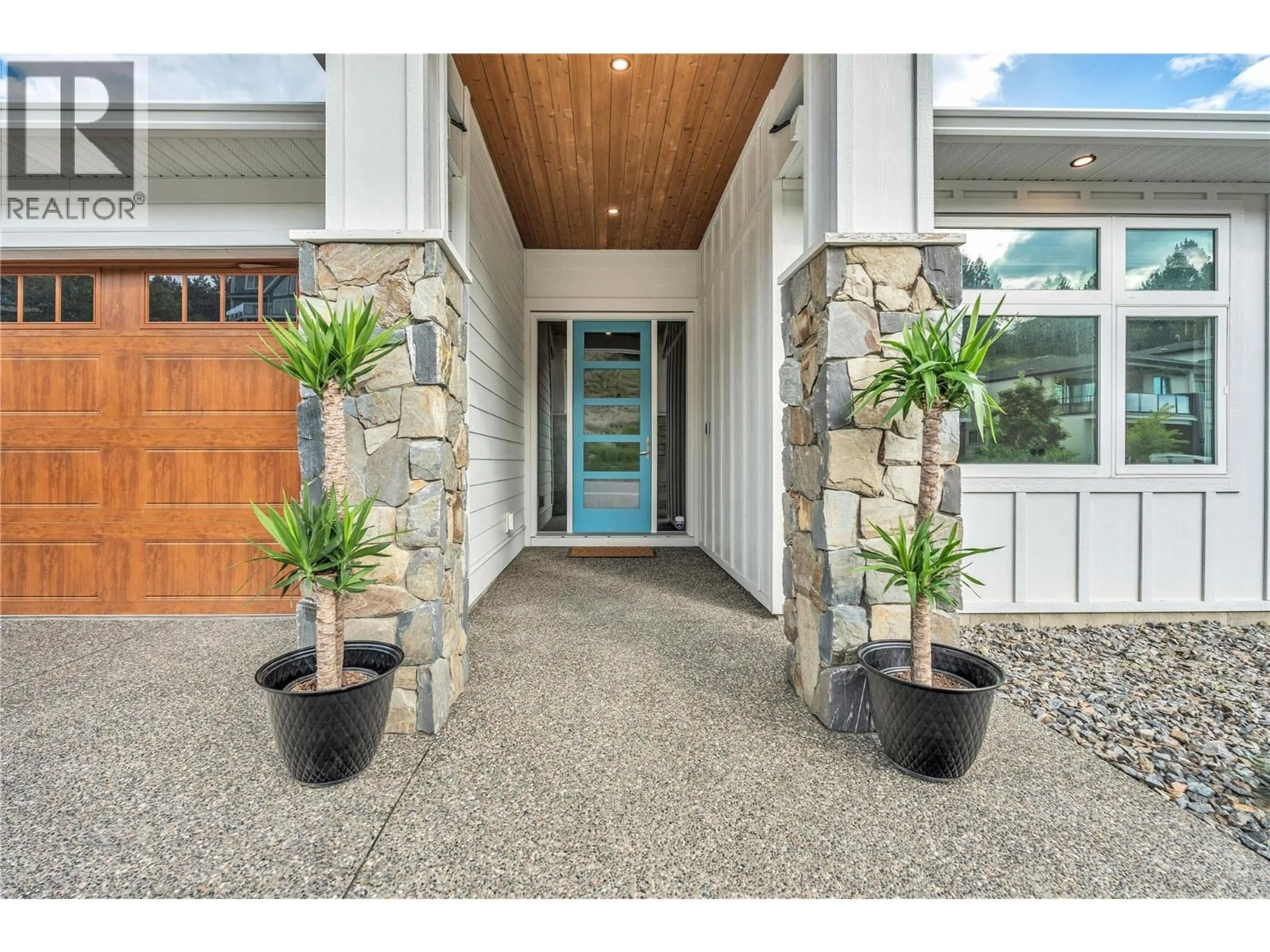 Indoor entryway for 2129 ENSIGN QUAY, West Kelowna British Columbia V4T1V1
