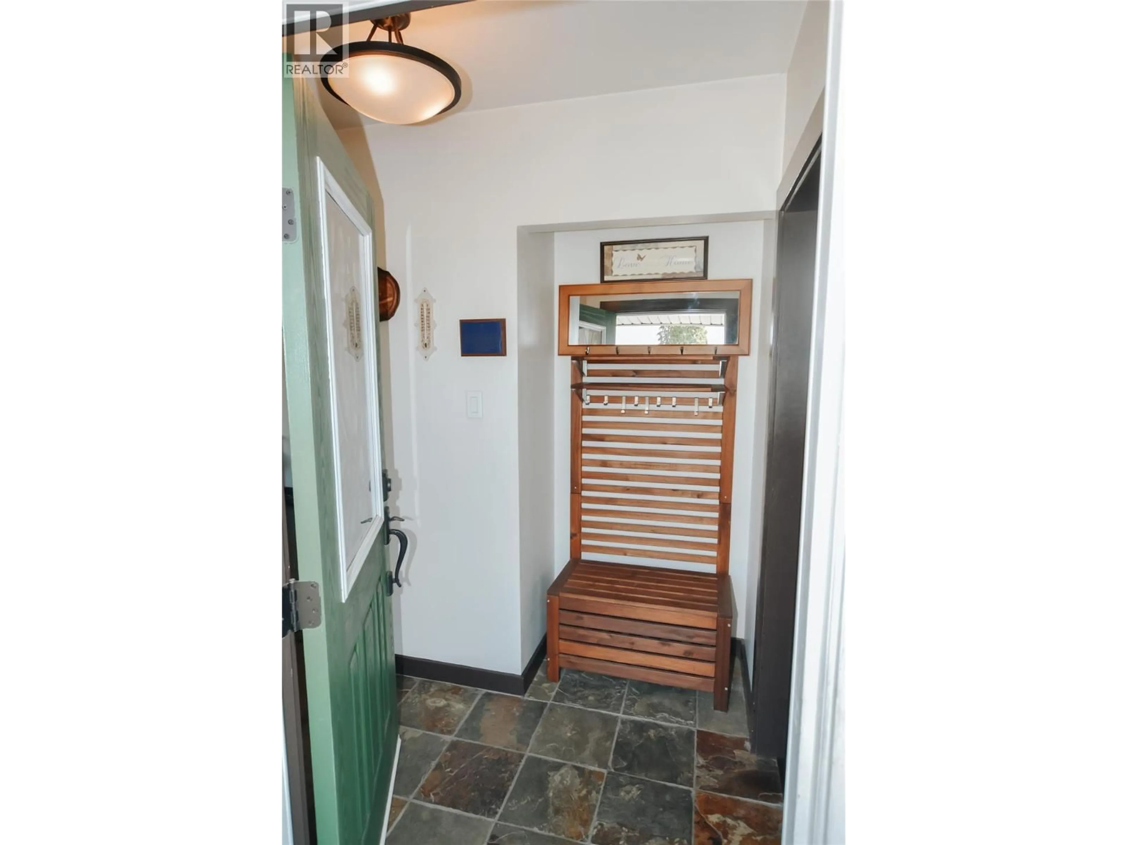 Indoor entryway for 426 TRURO STREET, Penticton British Columbia V2A4C7