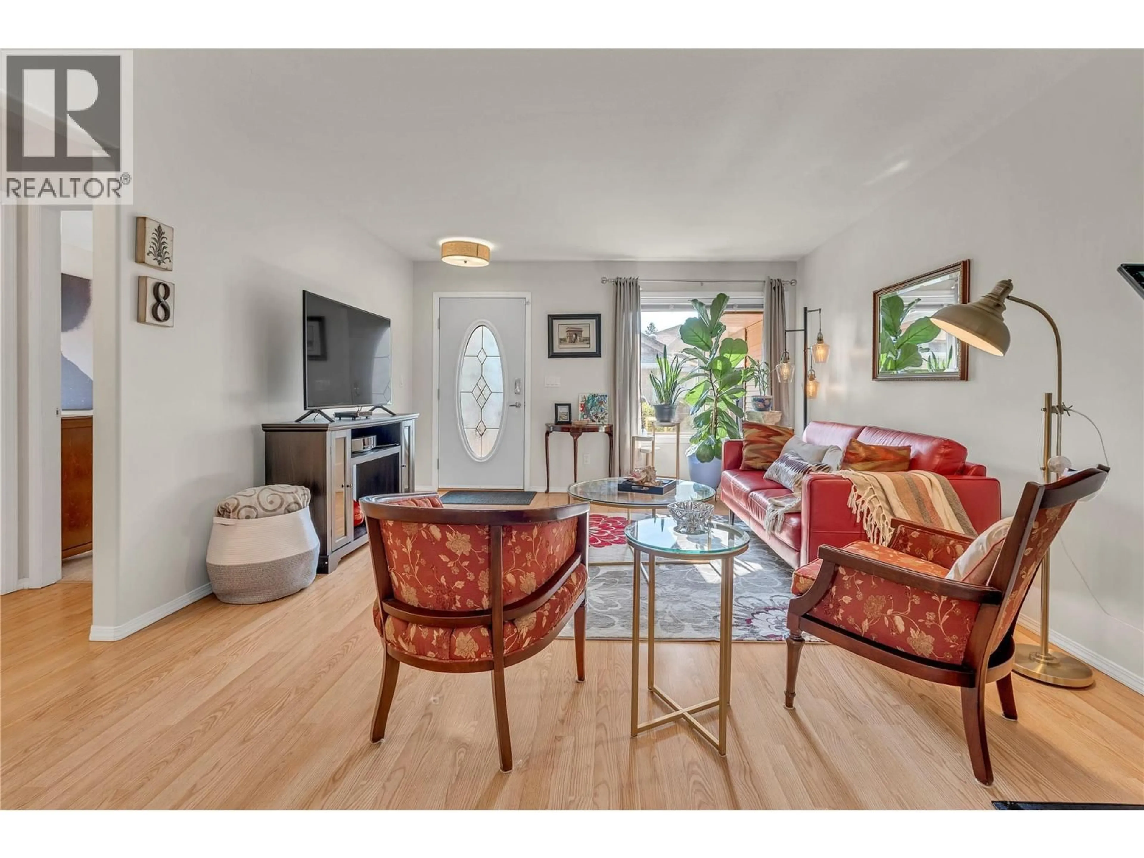 Living room with furniture, wood/laminate floor for 107 - 654 PICKERING STREET, Penticton British Columbia V2A4H2