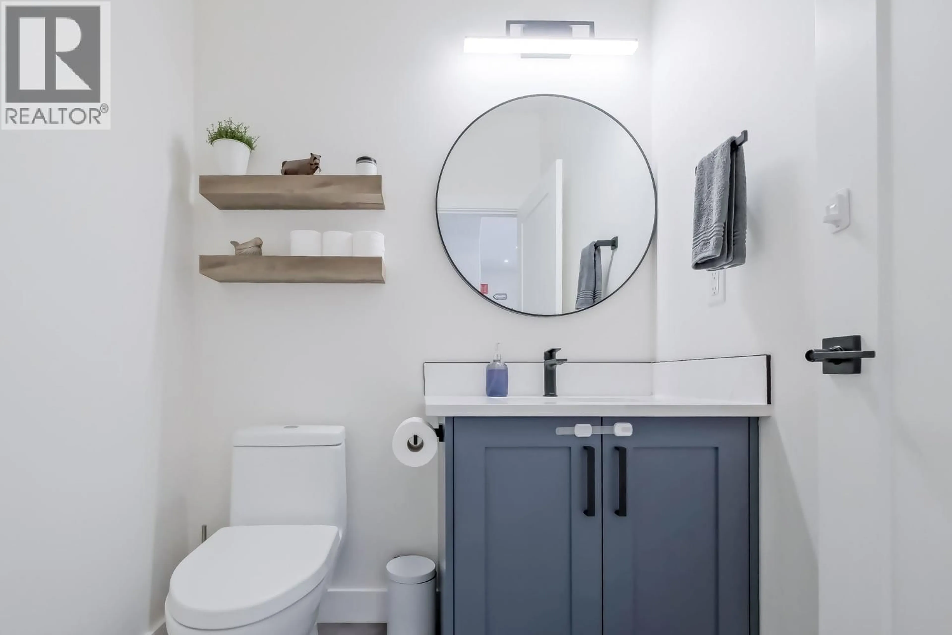 Contemporary bathroom, ceramic/tile floor for 102 - 182 VAN HORNE STREET, Penticton British Columbia V2A4K2