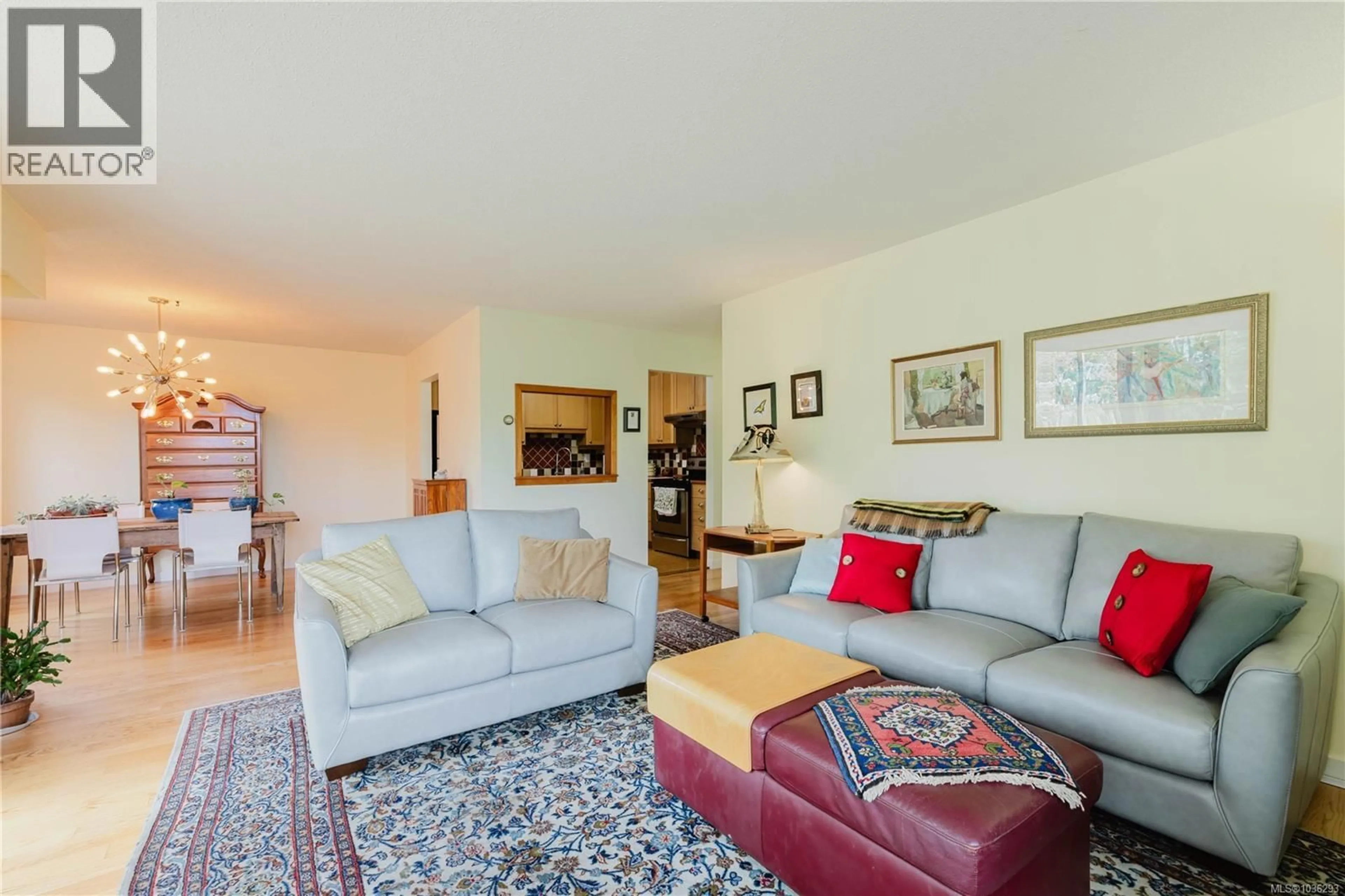 Living room with furniture, unknown for 403 - 1012 COLLINSON STREET, Victoria British Columbia V8V3C1
