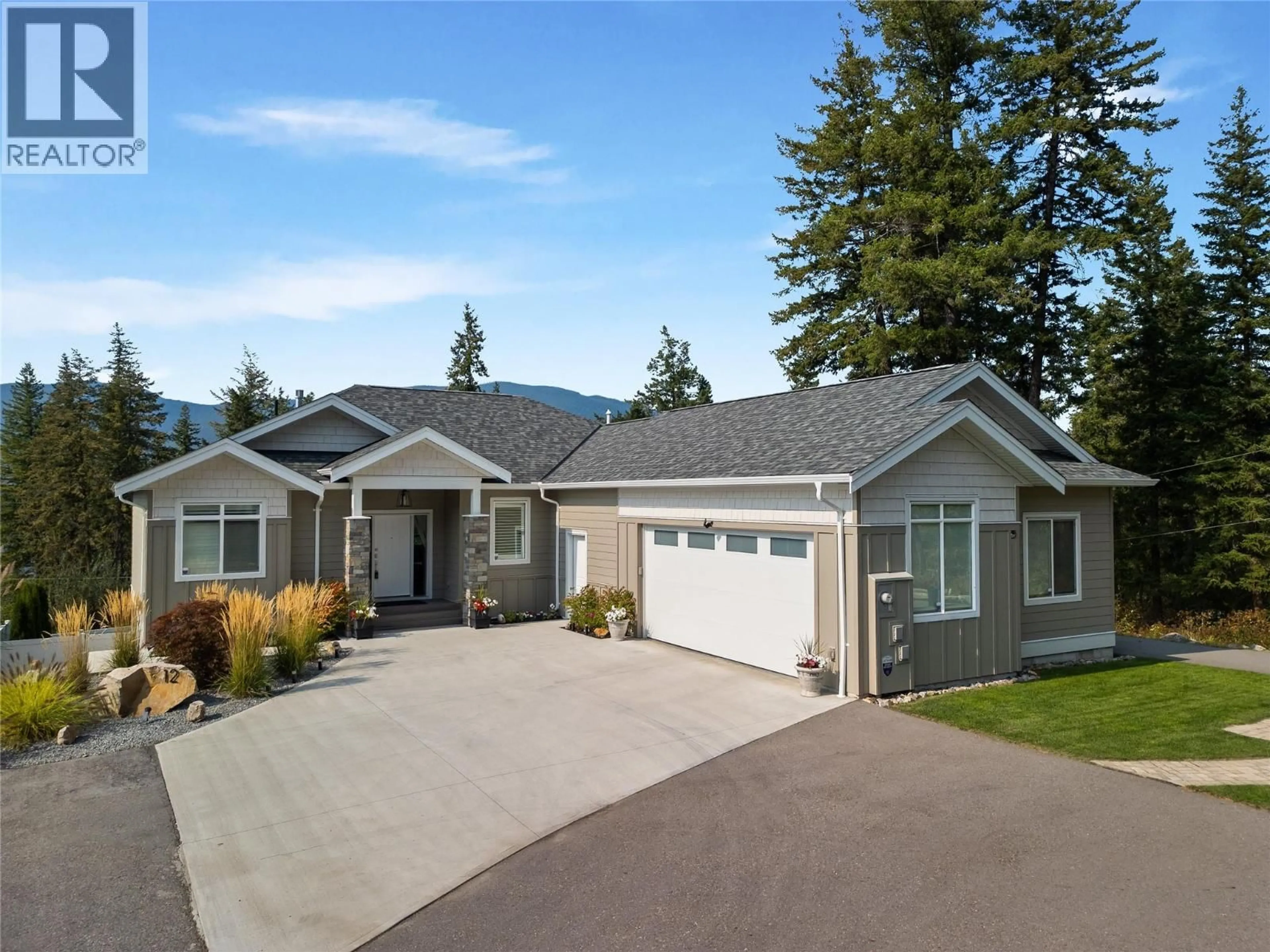 Home with vinyl exterior material, street for 12 - 3820 20TH STREET NORTHEAST, Salmon Arm British Columbia V1E0G7