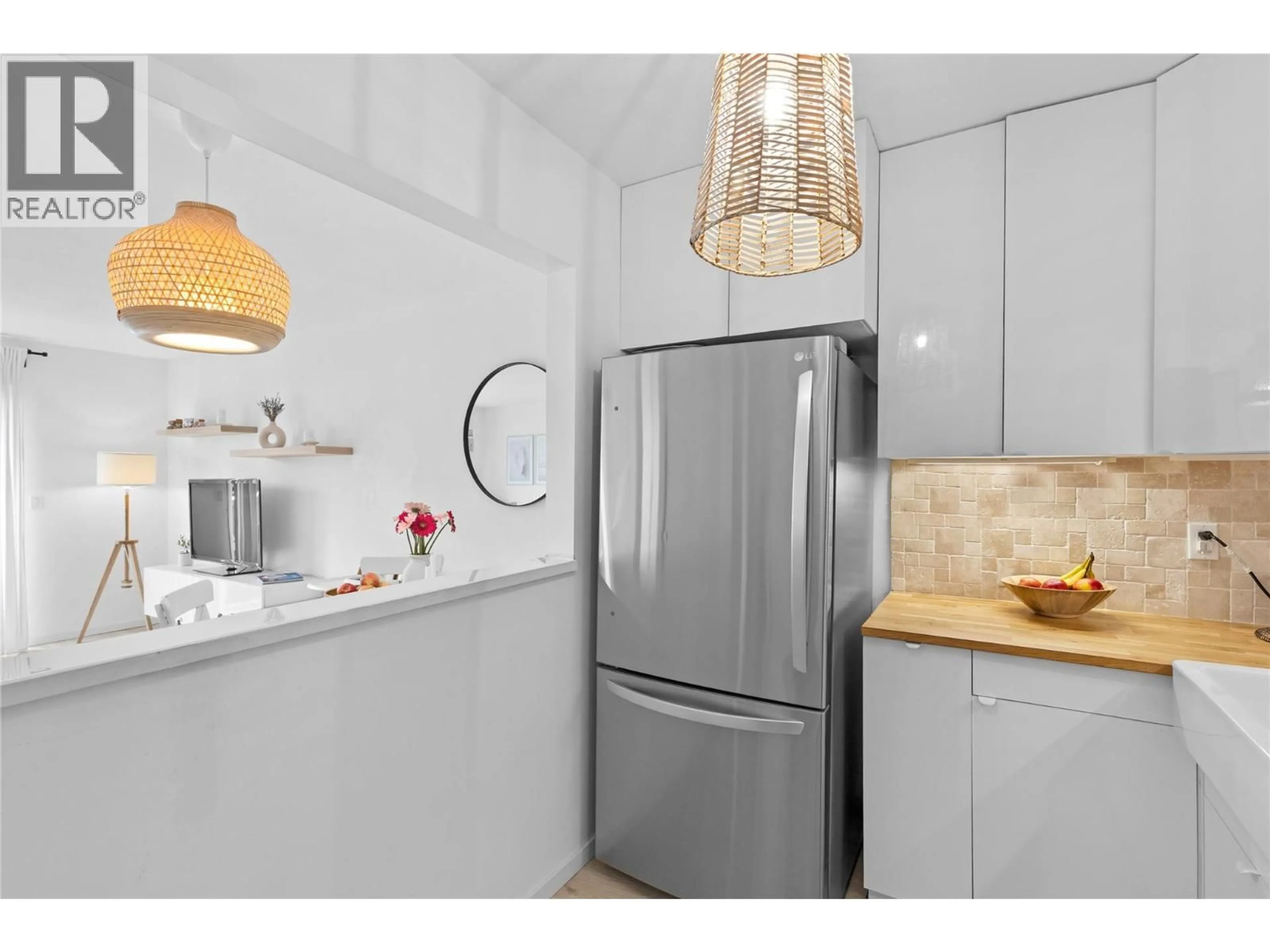 Standard kitchen, unknown for 406 - 3160 DE MONTREUIL COURT, Kelowna British Columbia V1W3W3