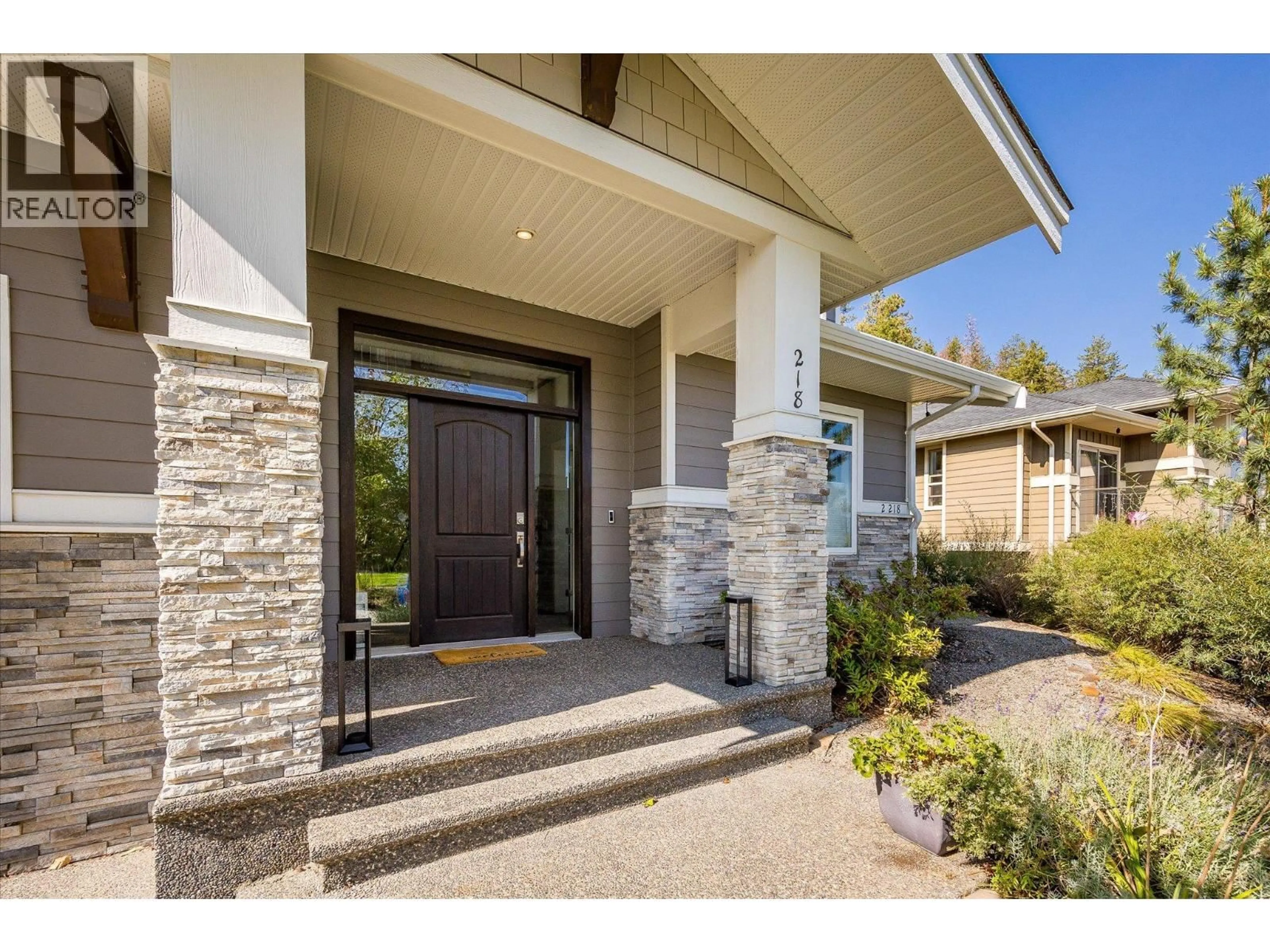 Indoor entryway for 218 UPPER CANYON DRIVE NORTH, Kelowna British Columbia V1V2X6