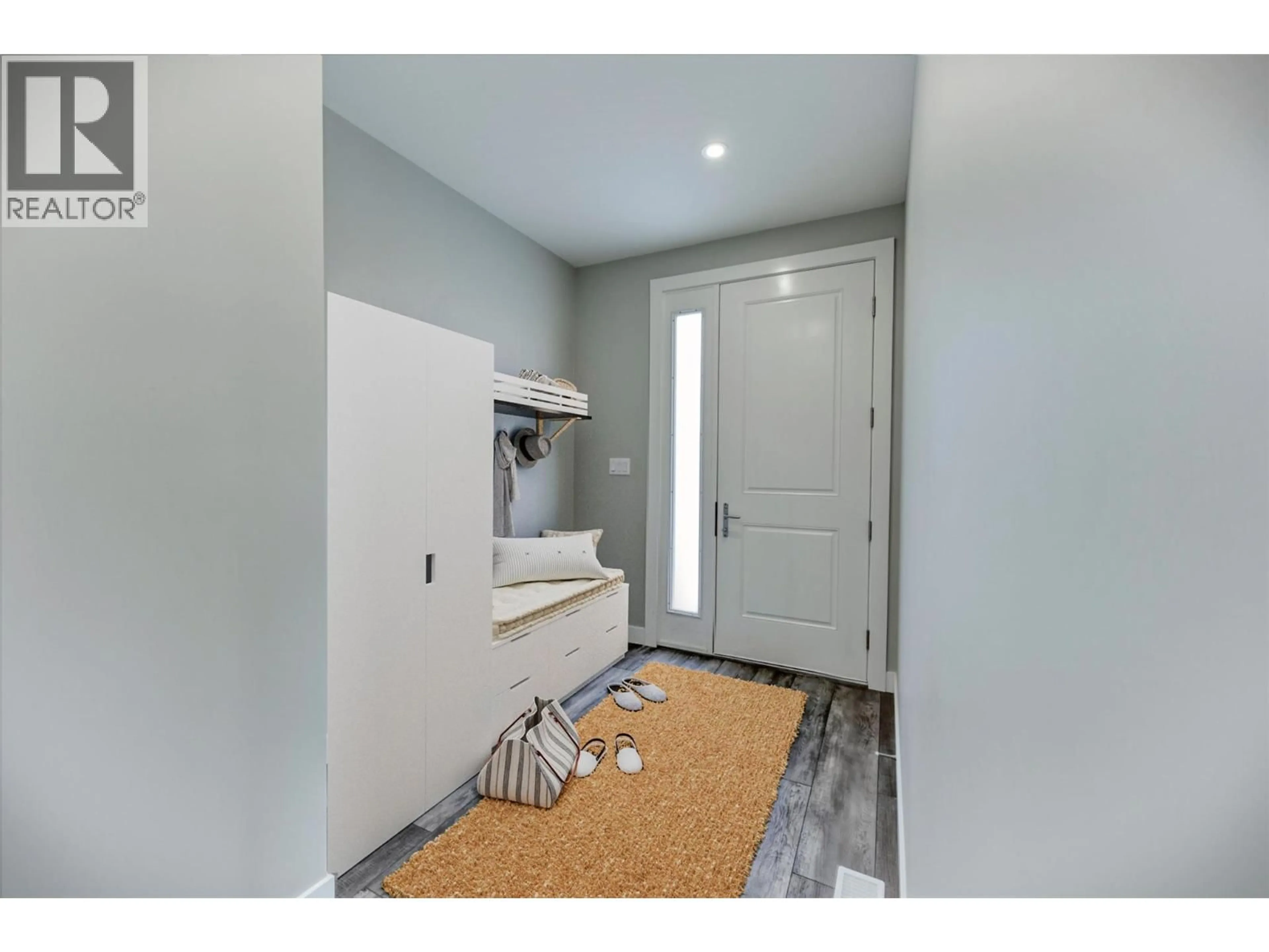 Indoor entryway for 2 WOOD DUCK WAY, Osoyoos British Columbia V0H1V5
