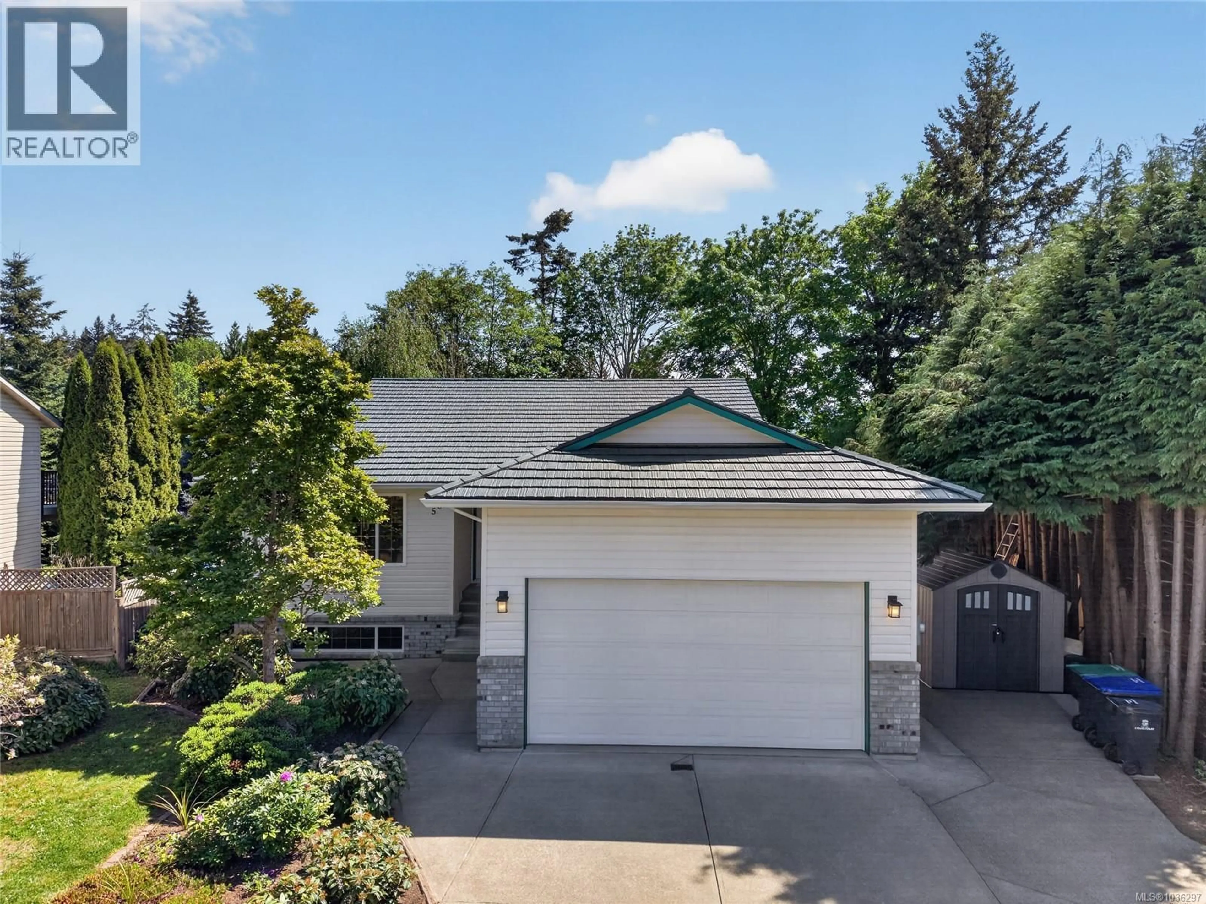 A pic from outside/outdoor area/front of a property/back of a property/a pic from drone, street for 505 ROBERTSON PLACE, Courtenay British Columbia V9N8W5