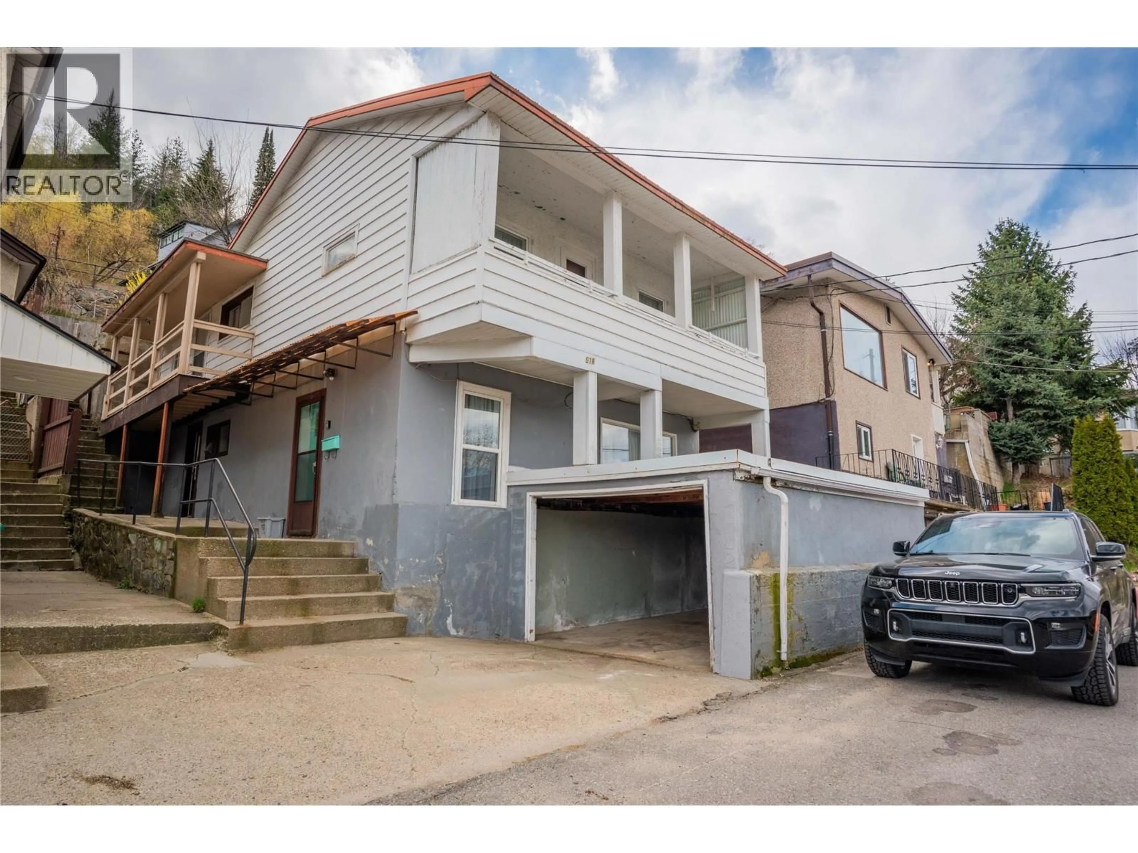 A pic from outside/outdoor area/front of a property/back of a property/a pic from drone, street for 916 NELSON AVENUE, Trail British Columbia V1R3H2