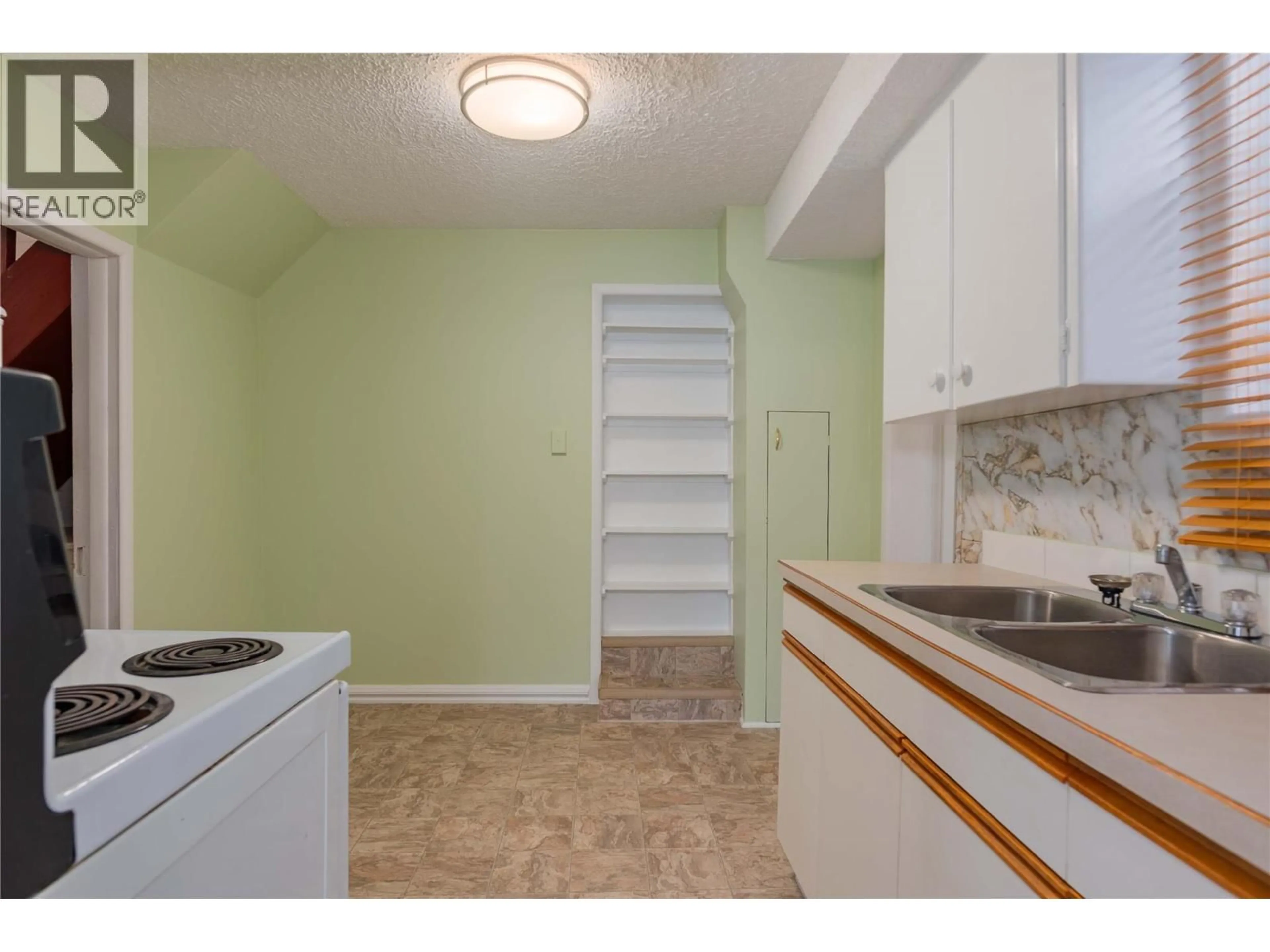 Standard kitchen, unknown for 916 NELSON AVENUE, Trail British Columbia V1R3H2