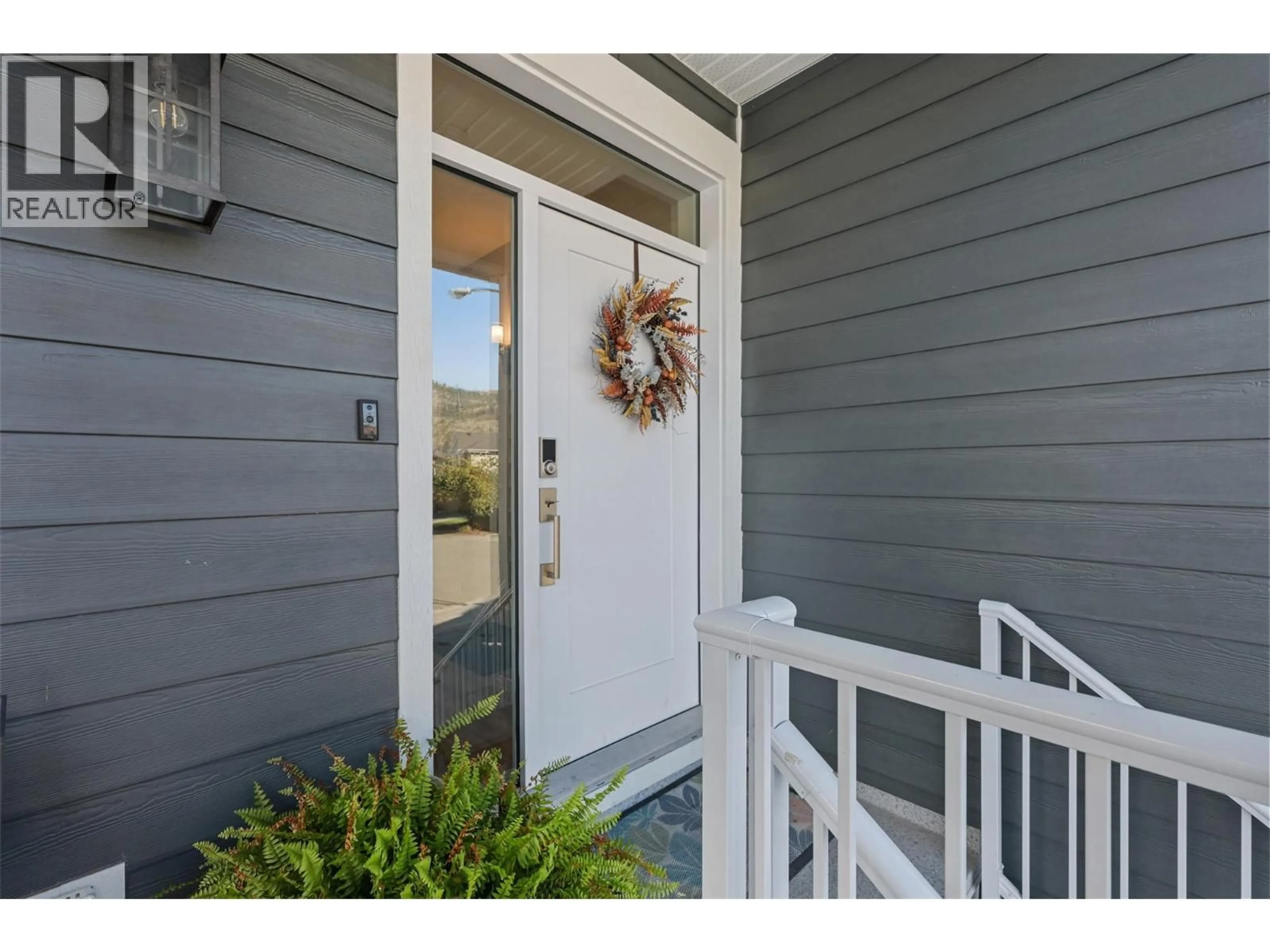 Indoor entryway for 2742 BEACHMOUNT CRESCENT, Kamloops British Columbia V2B0E6