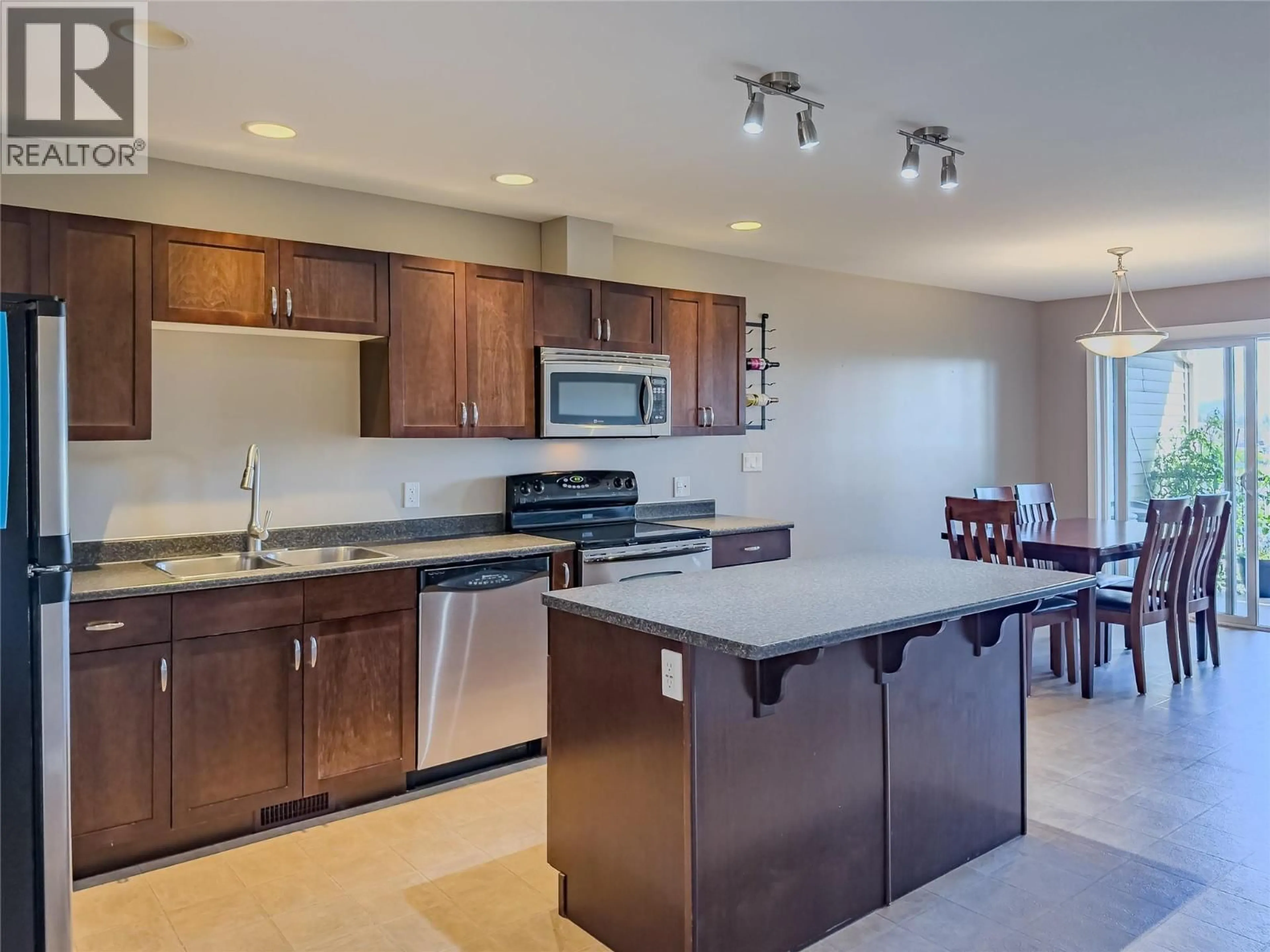 Open concept kitchen, ceramic/tile floor for 36 - 1900 HUGH ALLAN DRIVE, Kamloops British Columbia V1S0A8
