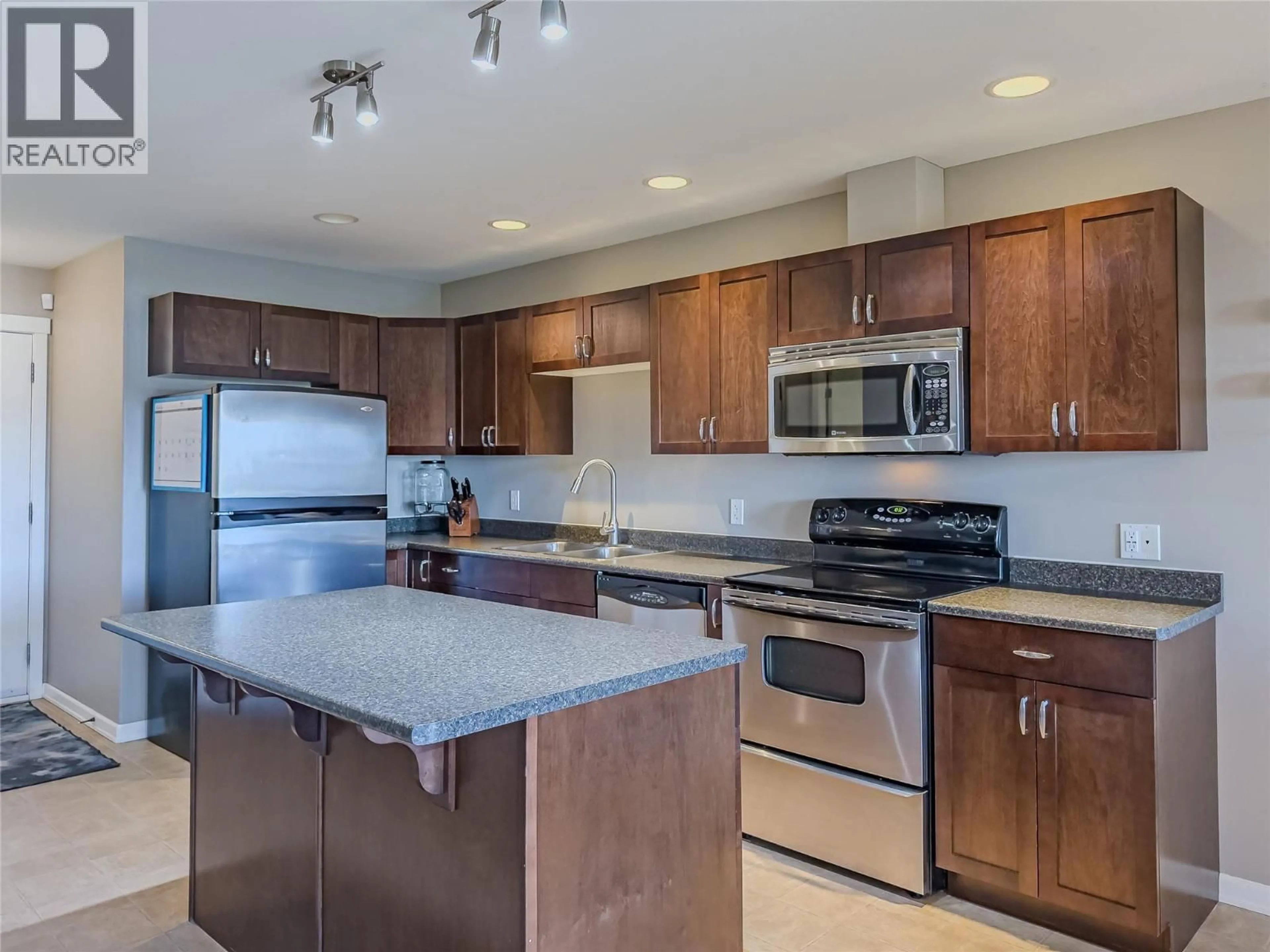 Open concept kitchen, ceramic/tile floor for 36 - 1900 HUGH ALLAN DRIVE, Kamloops British Columbia V1S0A8
