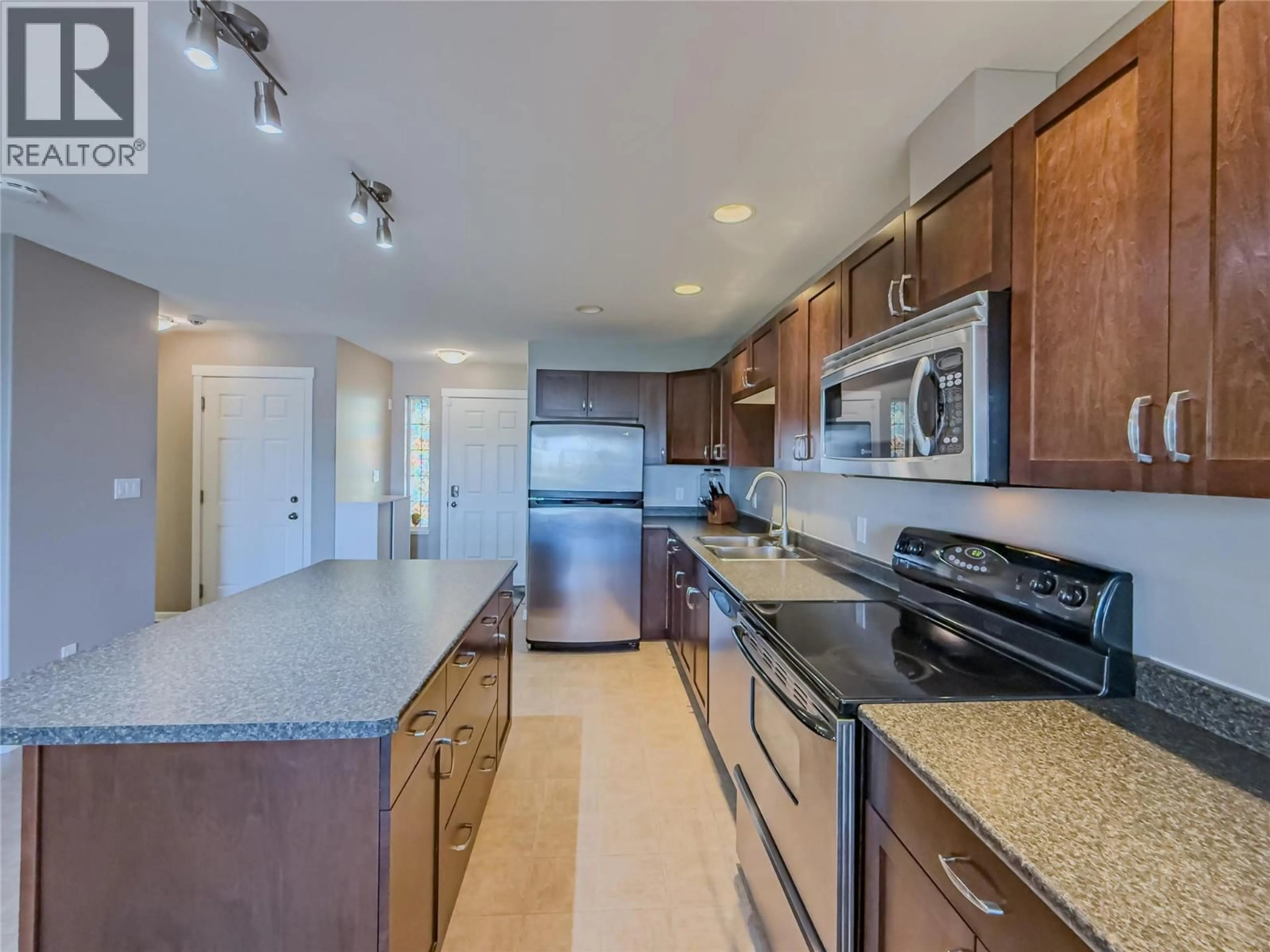 Standard kitchen, ceramic/tile floor for 36 - 1900 HUGH ALLAN DRIVE, Kamloops British Columbia V1S0A8