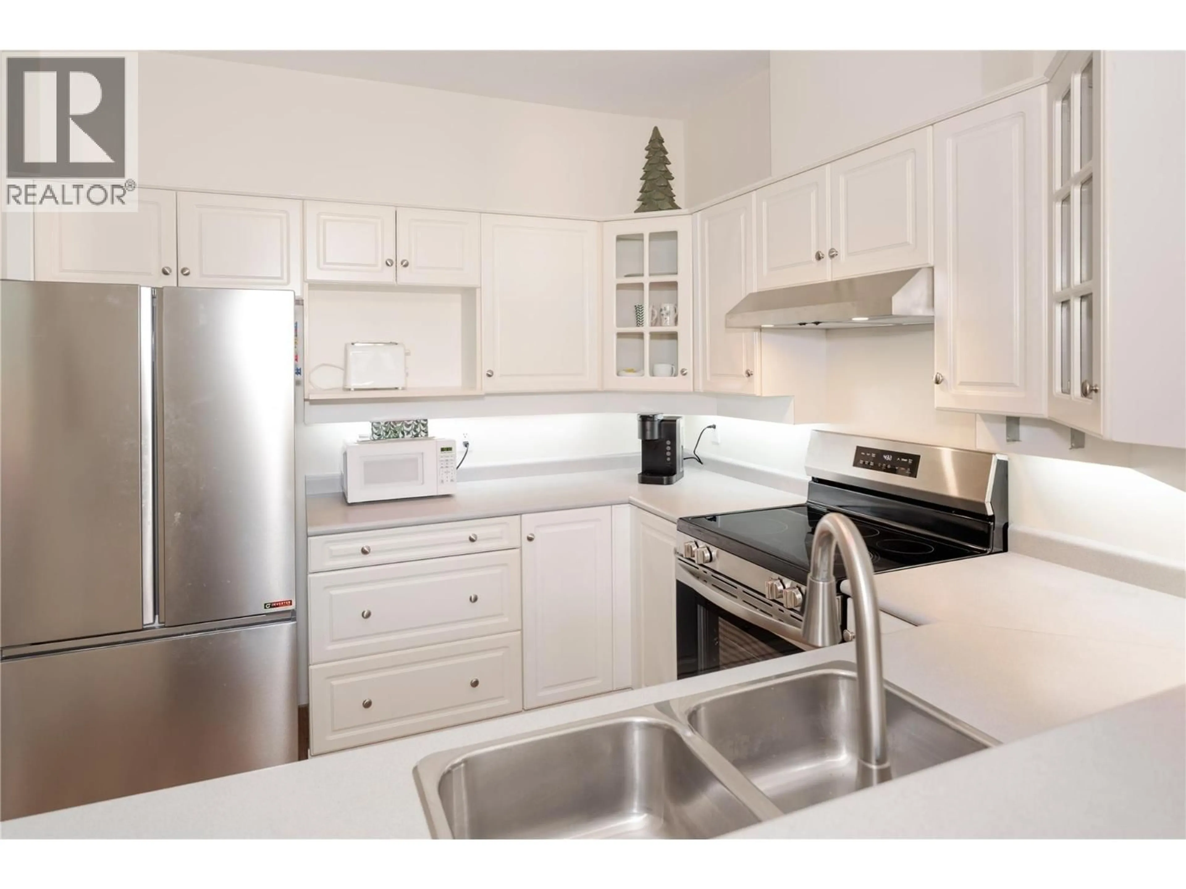 Standard kitchen, unknown for 311 - 877 KLO ROAD, Kelowna British Columbia V1Y9R1
