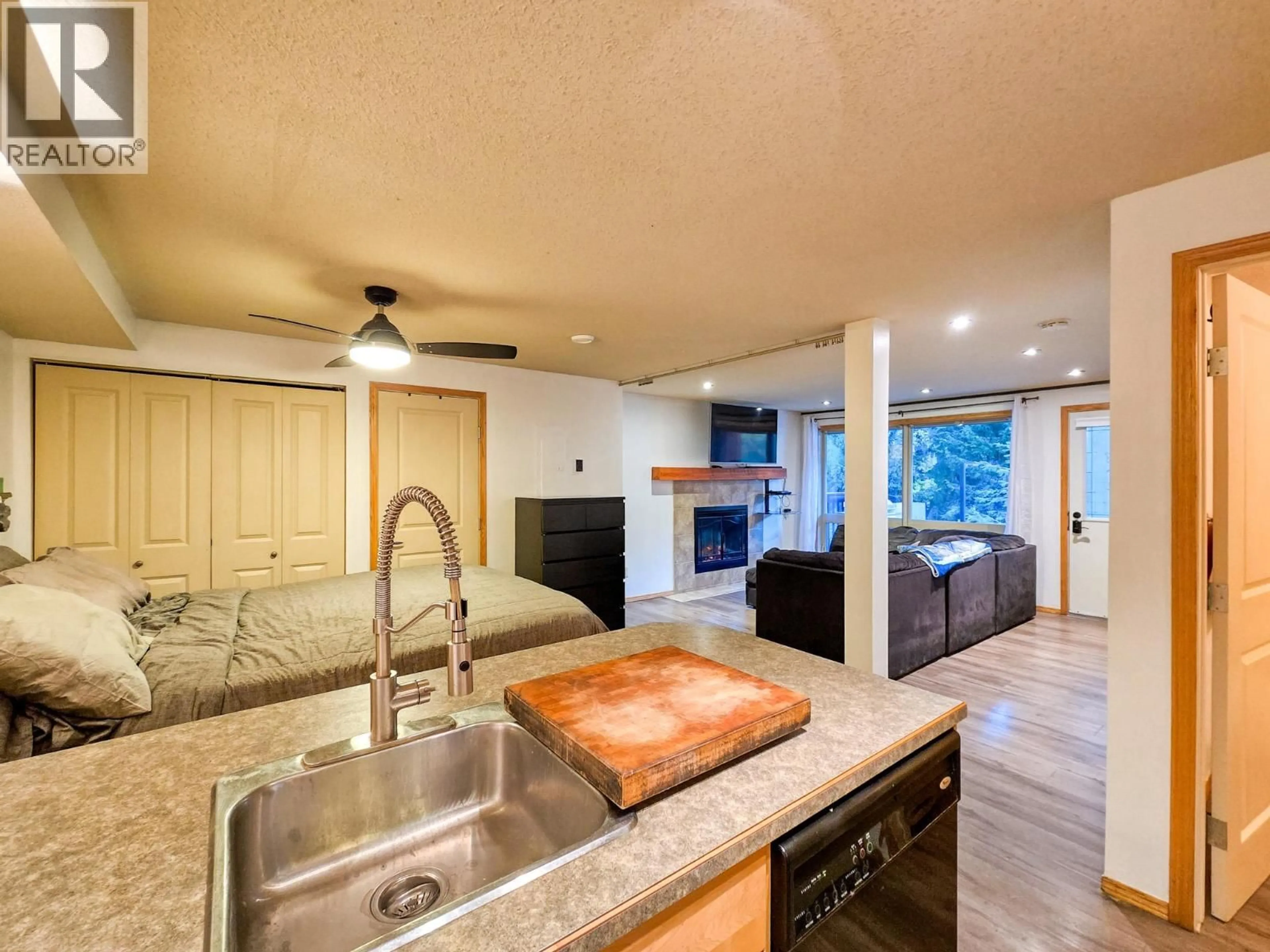 Open concept kitchen, ceramic/tile floor for 306 - 2030 PANORAMA DRIVE, Panorama British Columbia V0A1T0