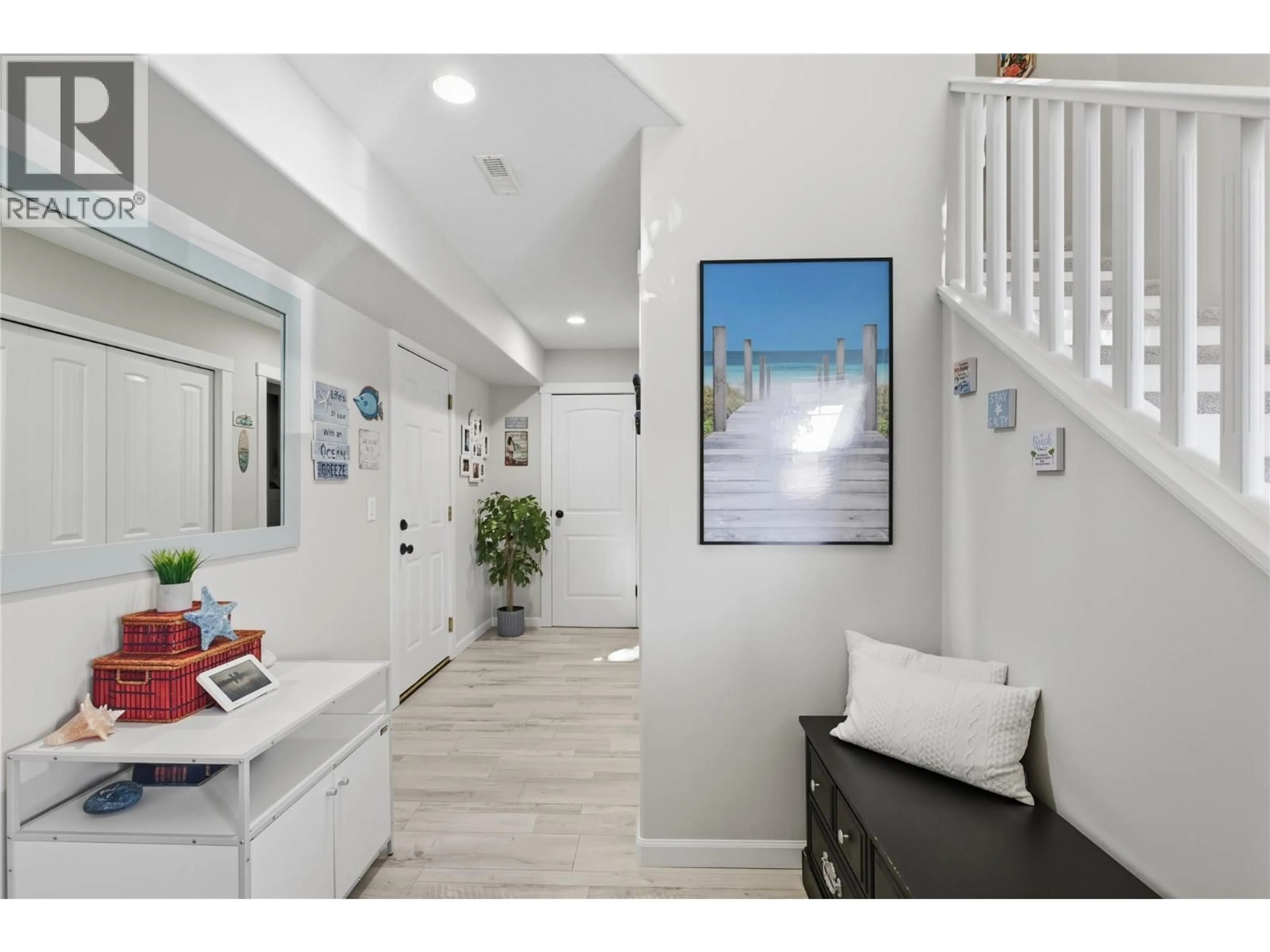 Indoor entryway for 774 MCARTHUR DRIVE, Kamloops British Columbia V2B8L9