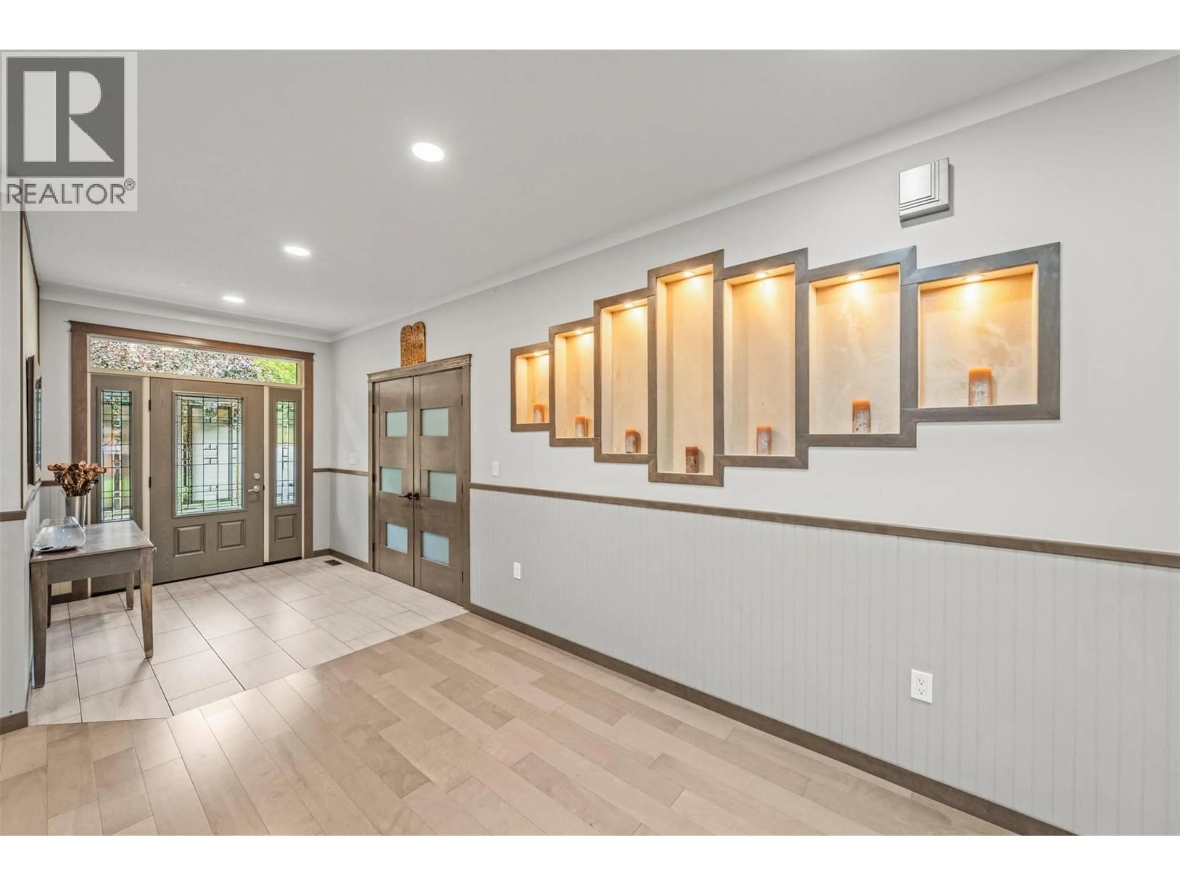 Indoor foyer for 5936 HIGHWAY 6 OTHER, Coldstream British Columbia V1B1C8