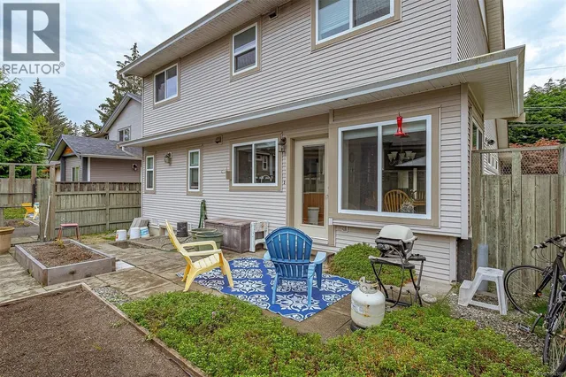 1914 MAPLE AVENUE SOUTH, Sooke 2